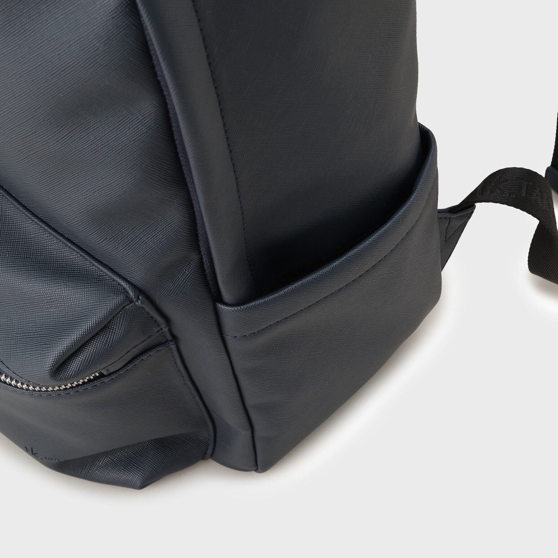 tk.TAKEO KIKUCHI「サフィアーノデイバックパック」|リュック|