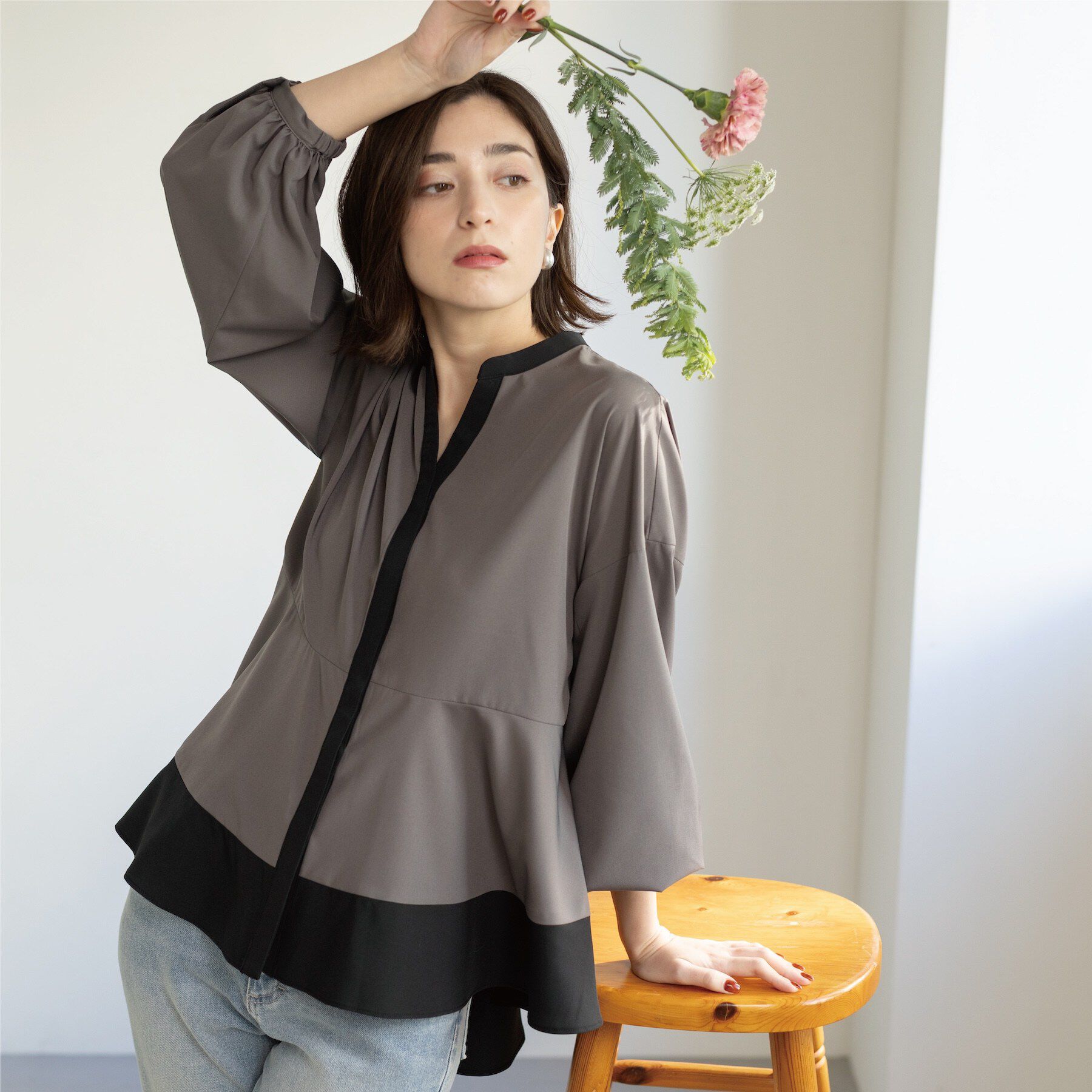 OPAQUE.CLIP「バイカラーアソート ペプラム前あきブラウス」|シャツ・ブラウス|チャコールグレー(5