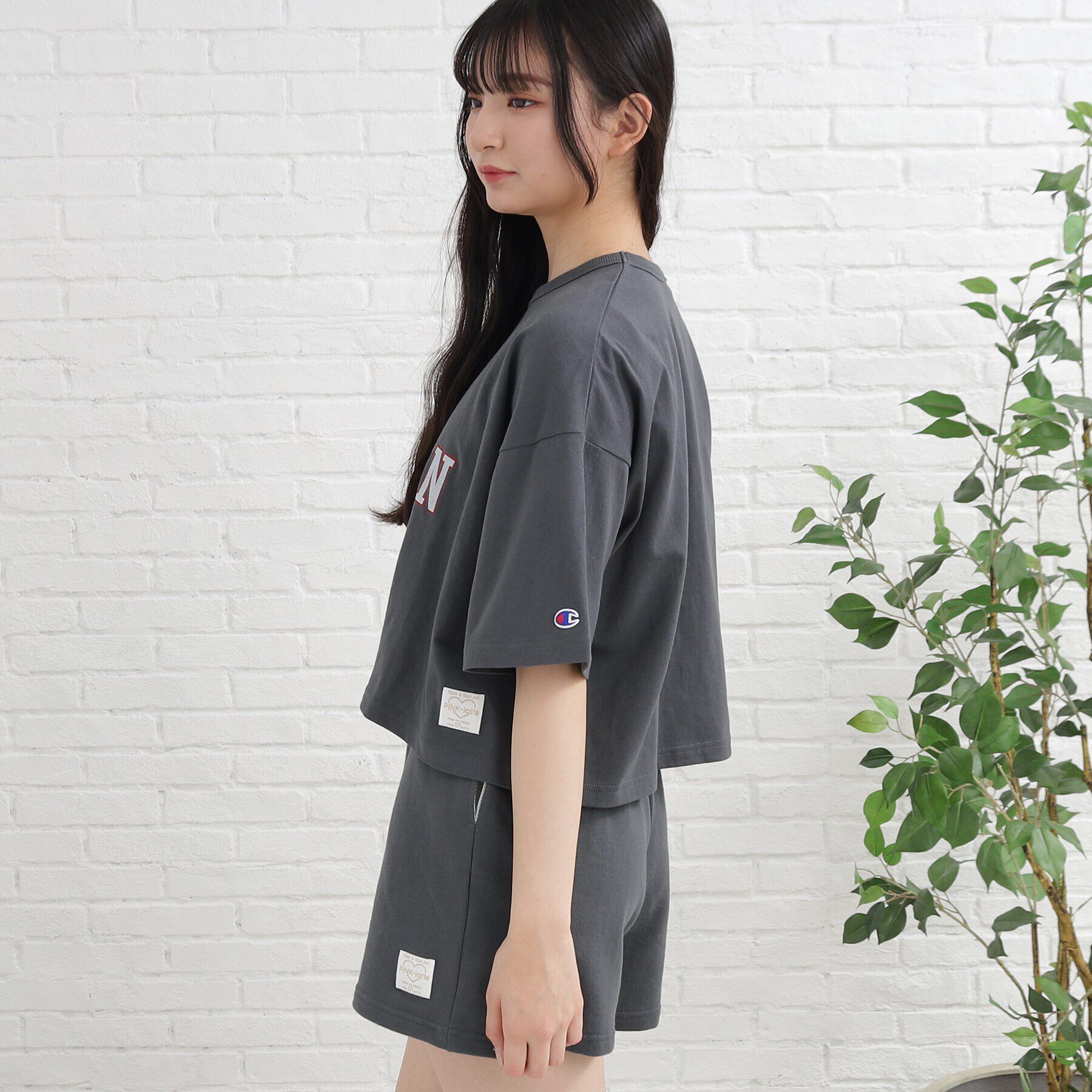 PINK-latte「◆【Champion/チャンピオン】コラボ 短丈Tシャツ」|Tシャツ・カットソー|