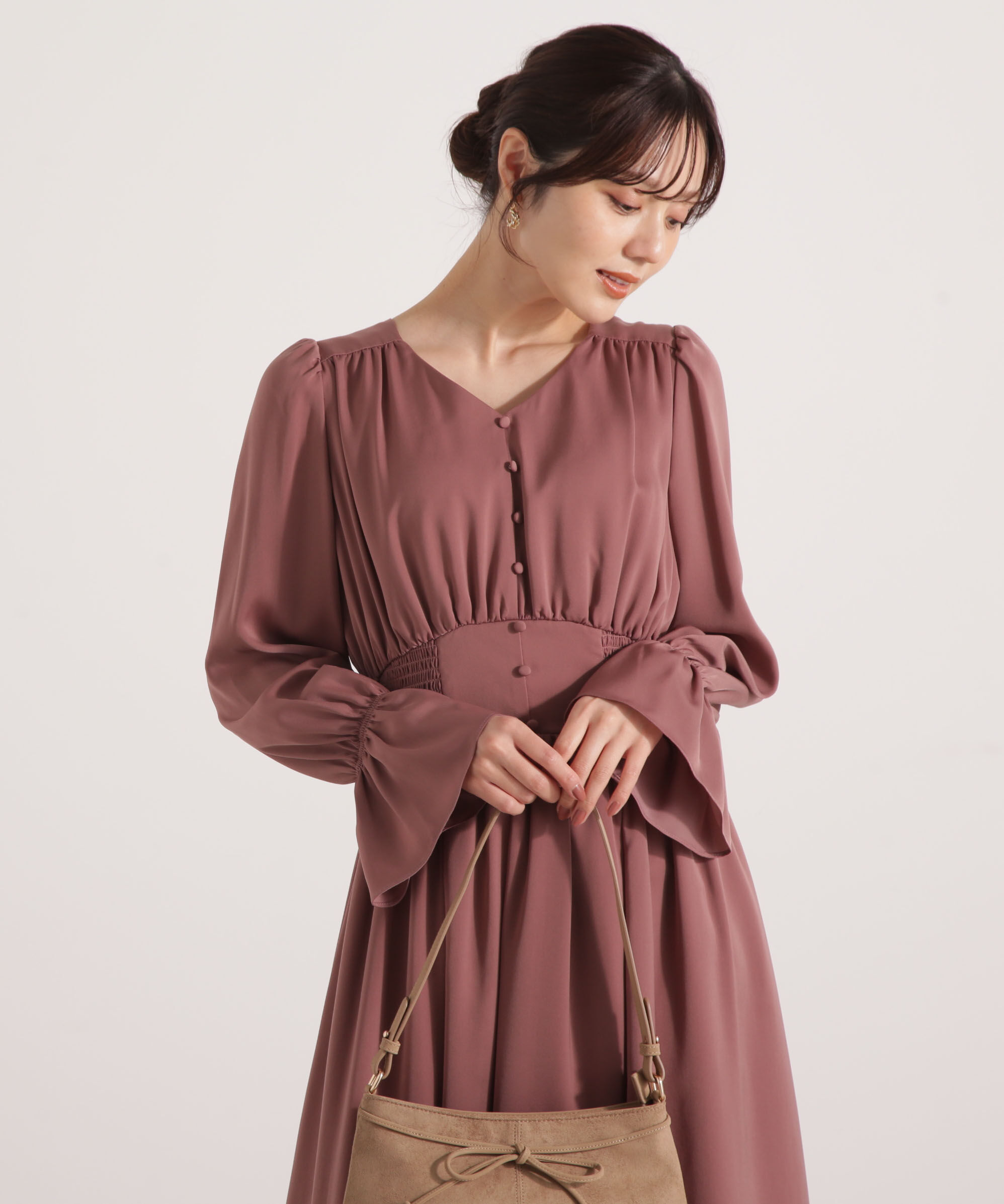 PROPORTION BODY DRESSING「クルミ釦付きギャザーワンピース 25AW」|ワンピース|