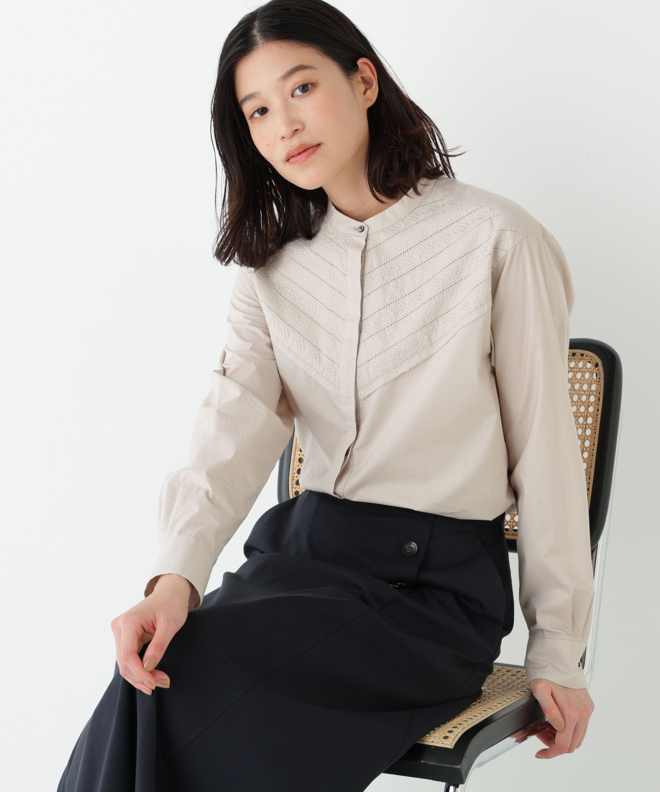  「◆レースドッキングバンドカラーブラウス」|シャツ・ブラウス|グレージュ2