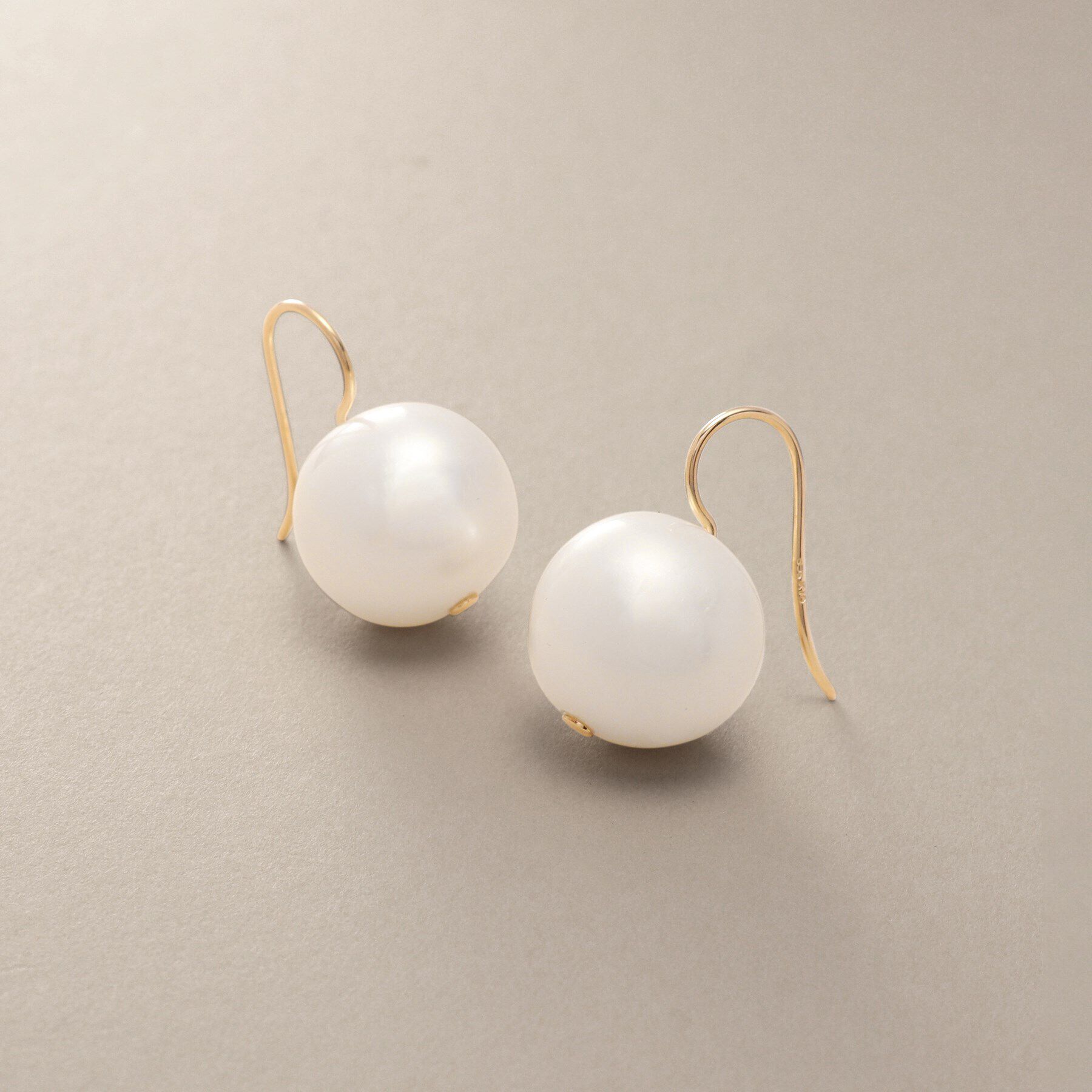 COCOSHNIK「K10プランプパール フックピアス」|ピアス|