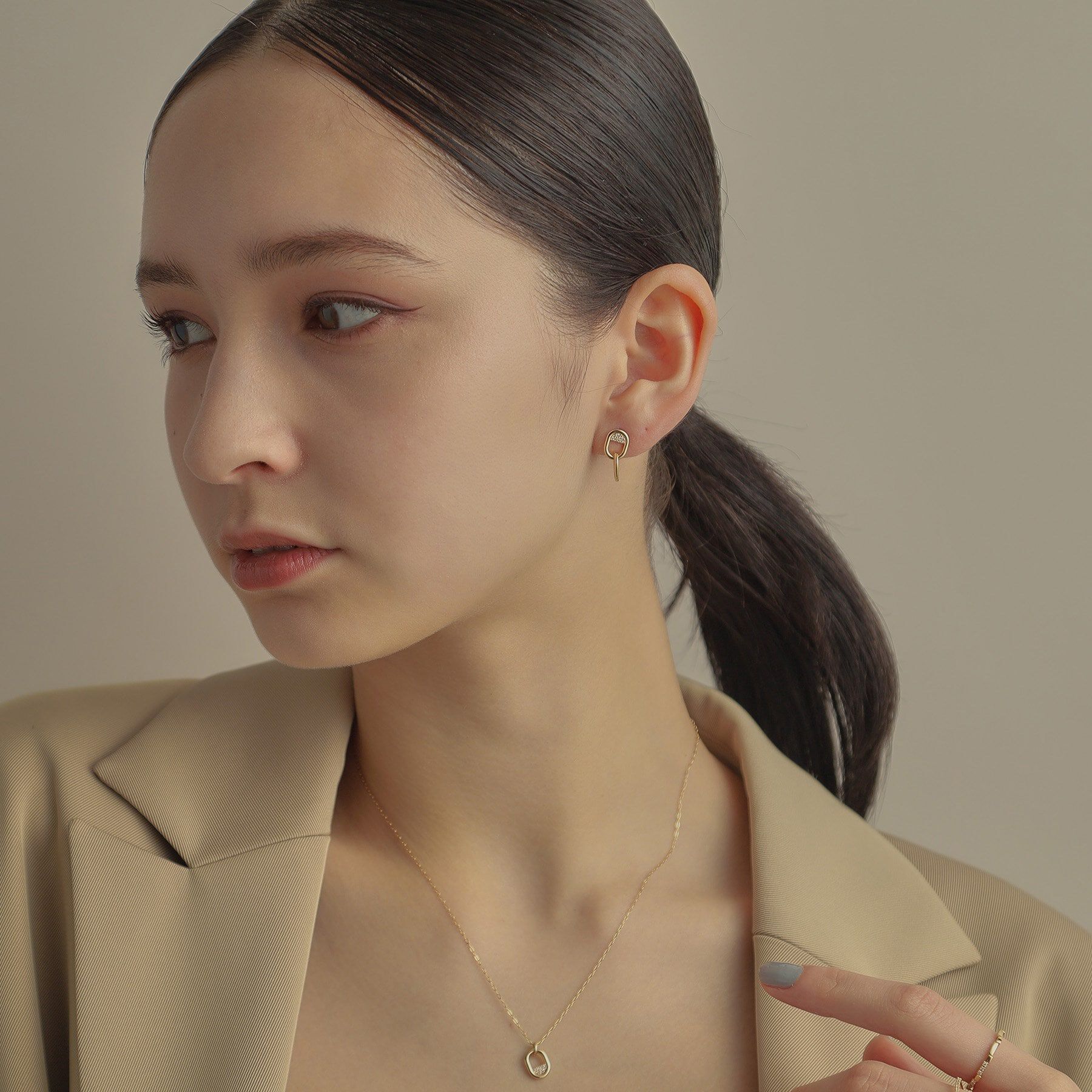 COCOSHNIK「K10ダイヤモンド オーバルフレーム スタッドピアス」|ピアス|