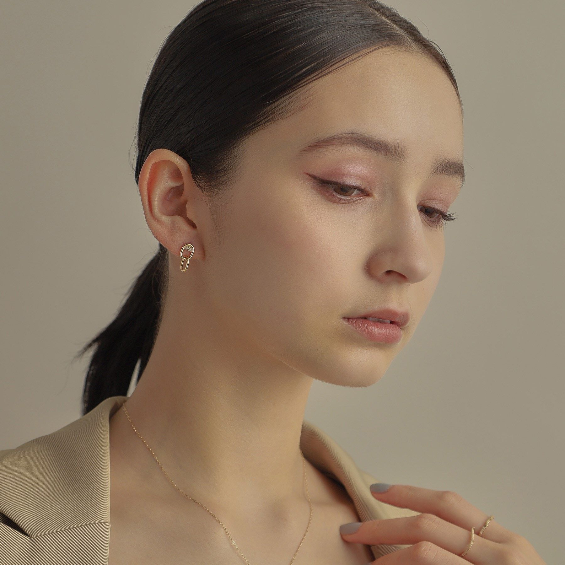 COCOSHNIK「K10ダイヤモンド オーバルフレーム スタッドピアス」|ピアス|