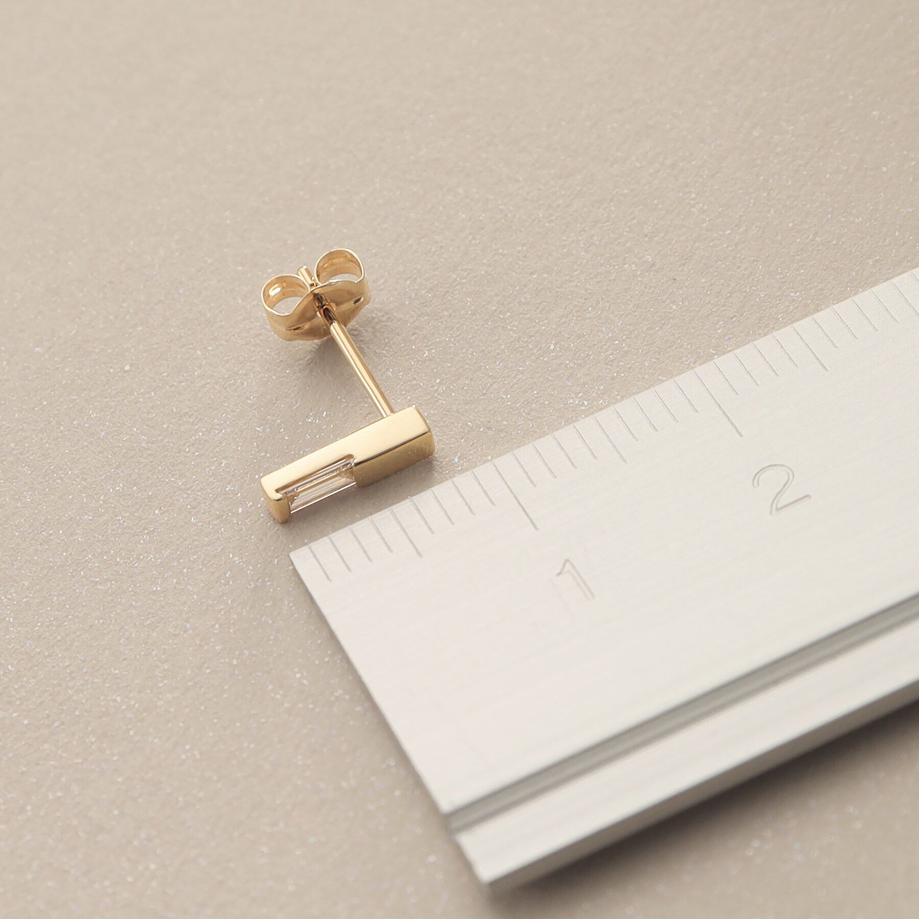 COCOSHNIK「K10ダイヤモンド バケットカットレクタングル スタッドピアス」|ピアス|