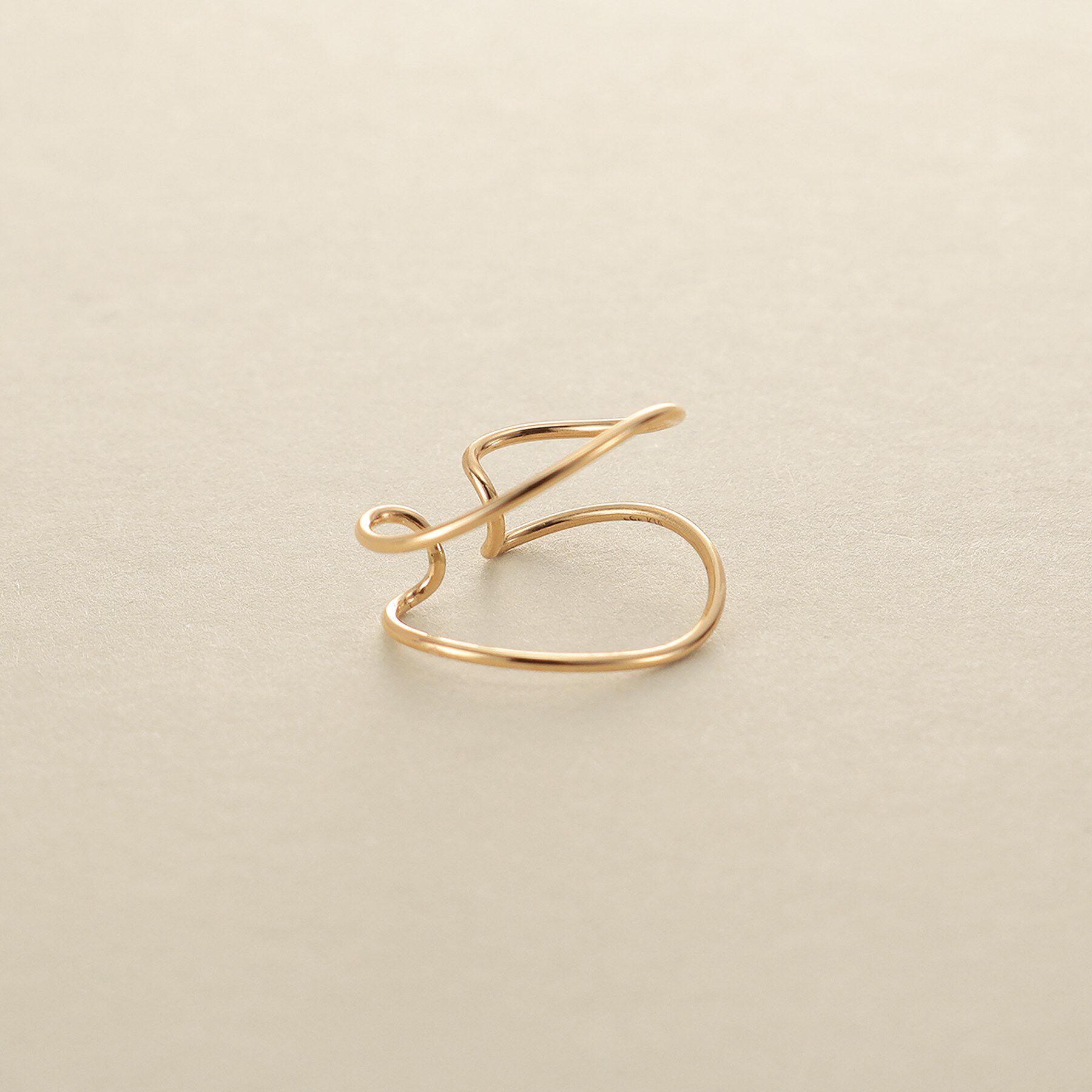 COCOSHNIK ONKITSCH「K10ワンストロークニュアンスイヤーカフ」|イヤリング|