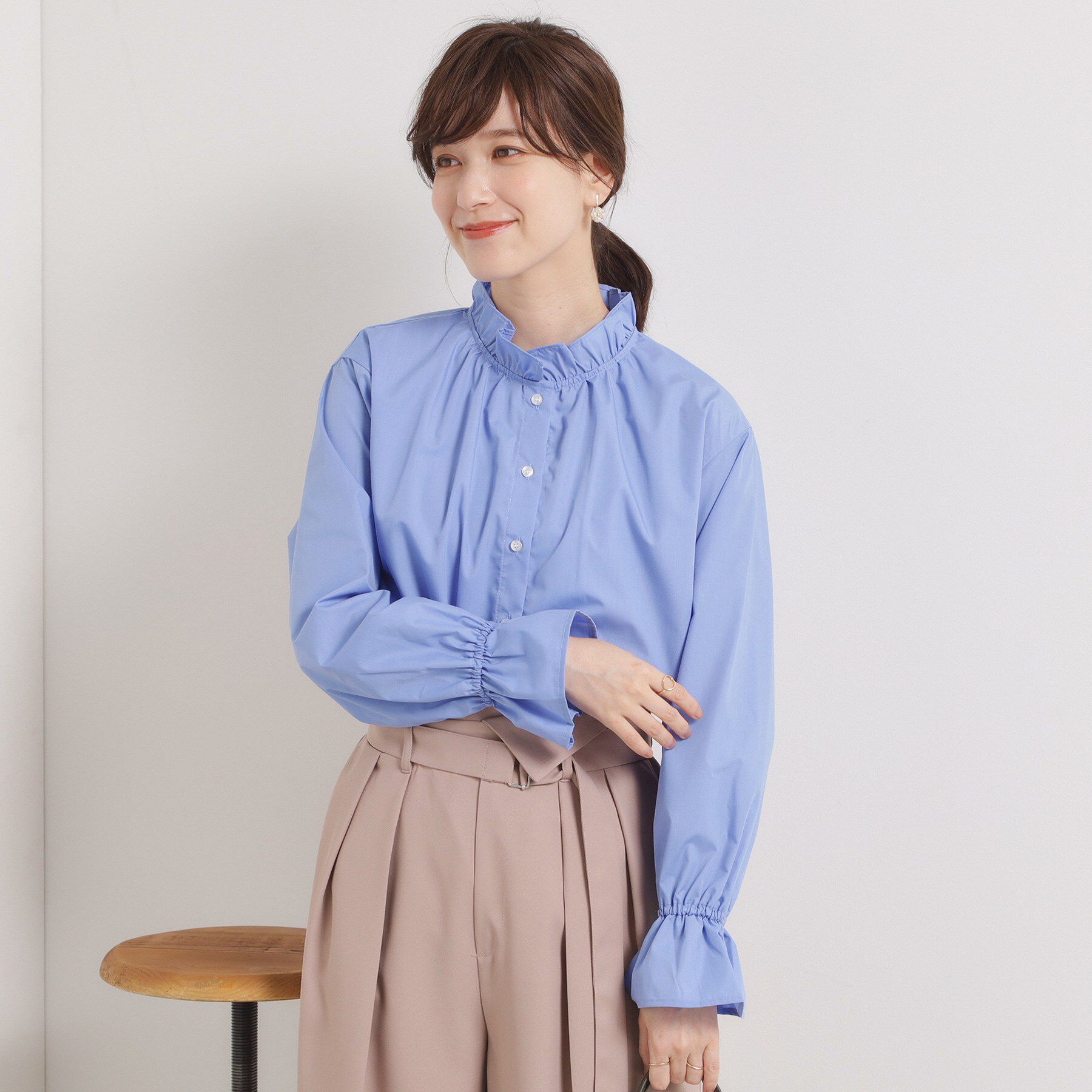 ITS&rsquo;DEMO「【洗濯機OK】スタンドフリルブラウス」|シャツ・ブラウス|ブルー(092)