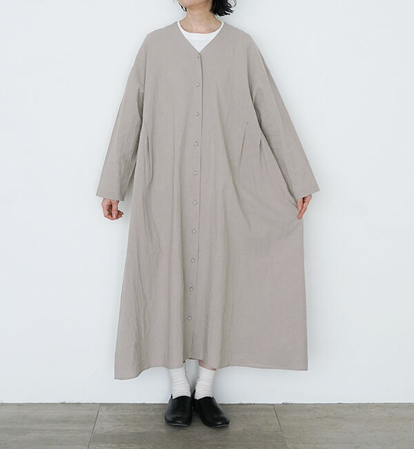 オオカミとフクロウ「フクロウと湖のほとりのシロツメグサ」|ワンピース|サンドベージュ