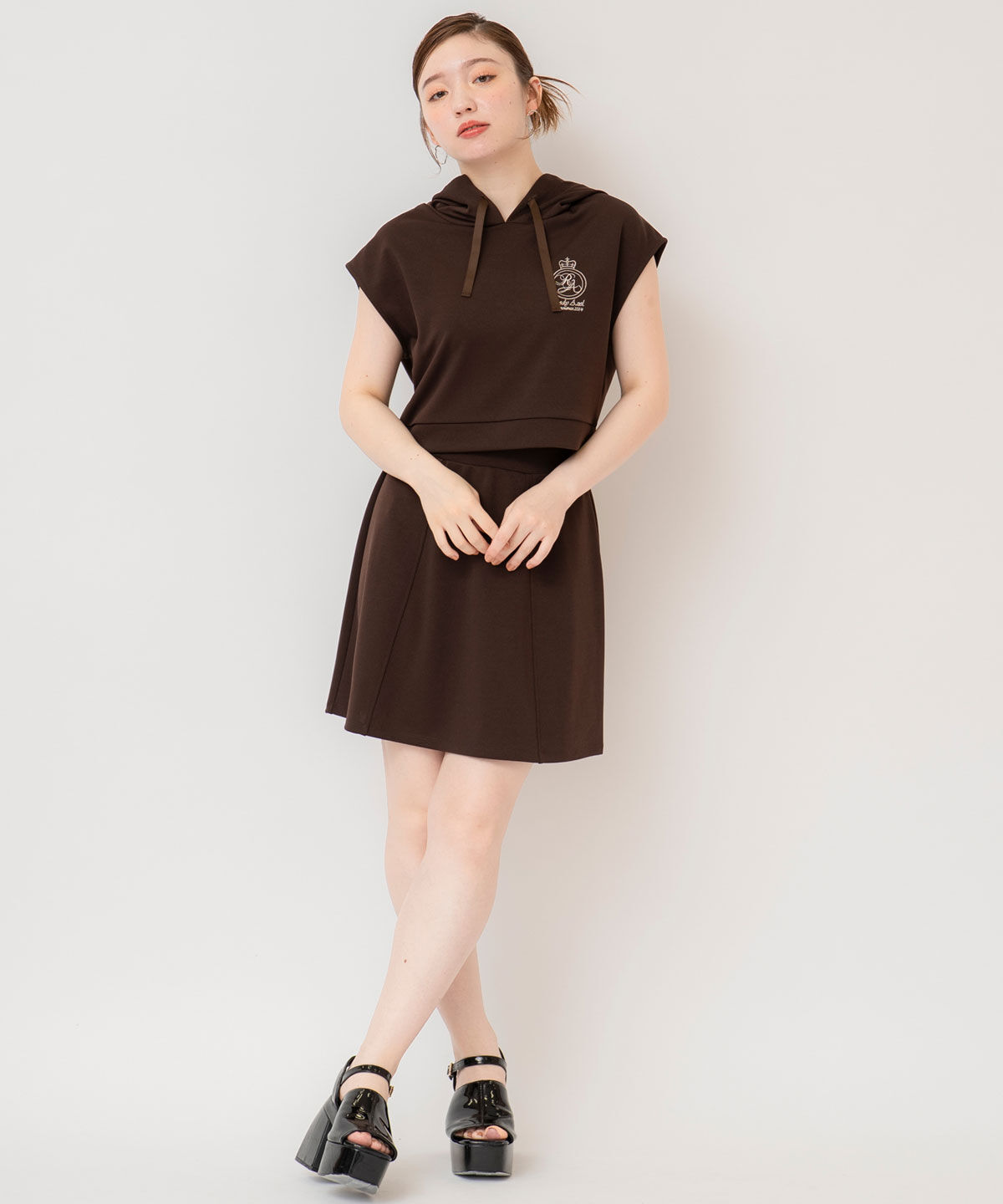 REDYAZEL「エンブレム刺繍フーディー&times;フレアスカートセットアップ」|ワンピース|