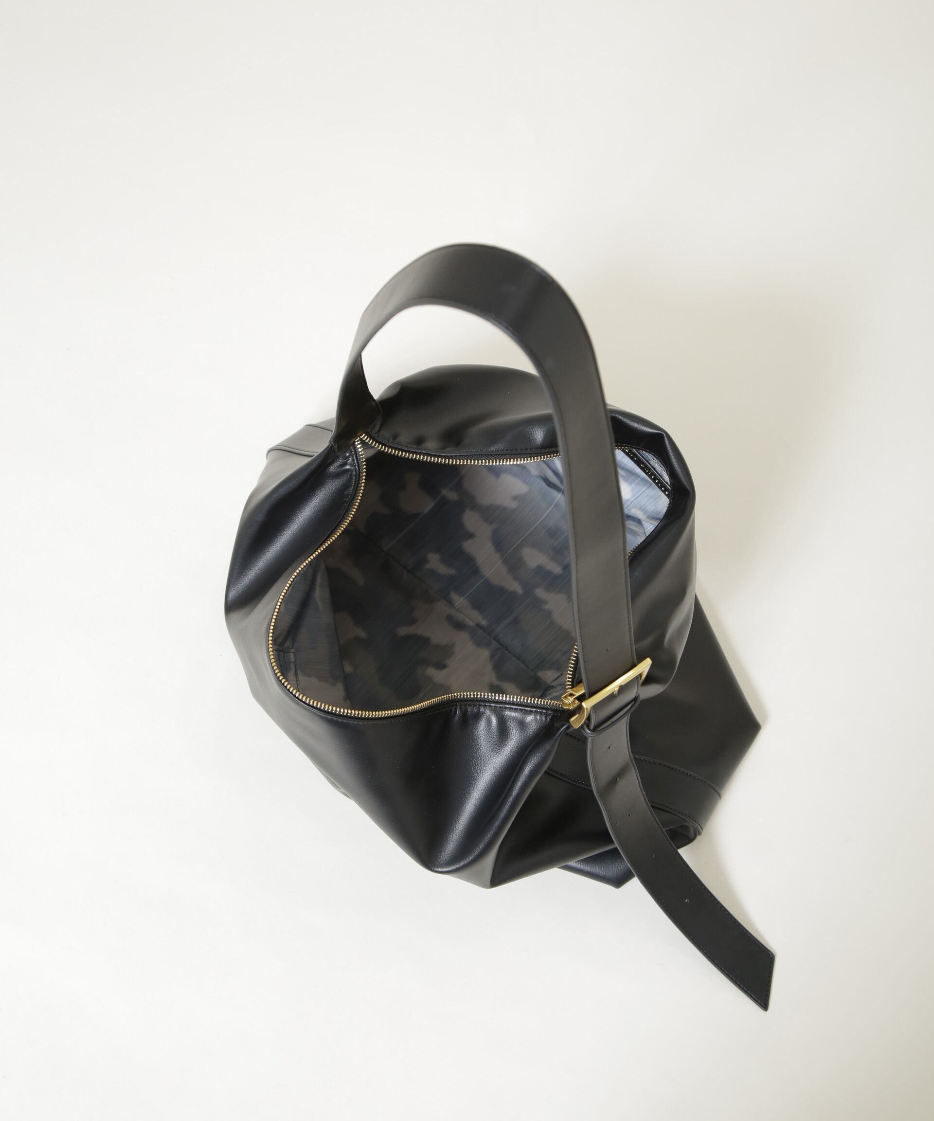 nano･universe「｢WARP PRINT｣ ライニング フェイクレザーショルダー」|ショルダー・メッセンジャー|