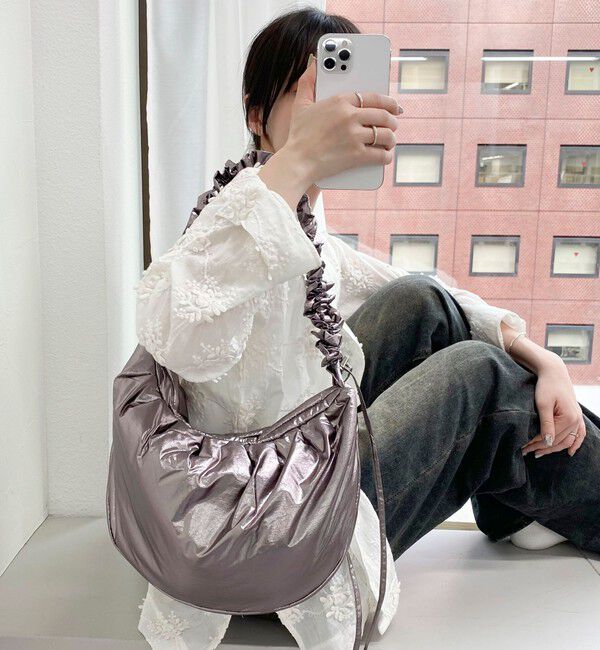 fredy emue「ソフトパテッドシャーリングショルダーバッグ」|ショルダー・メッセンジャー|