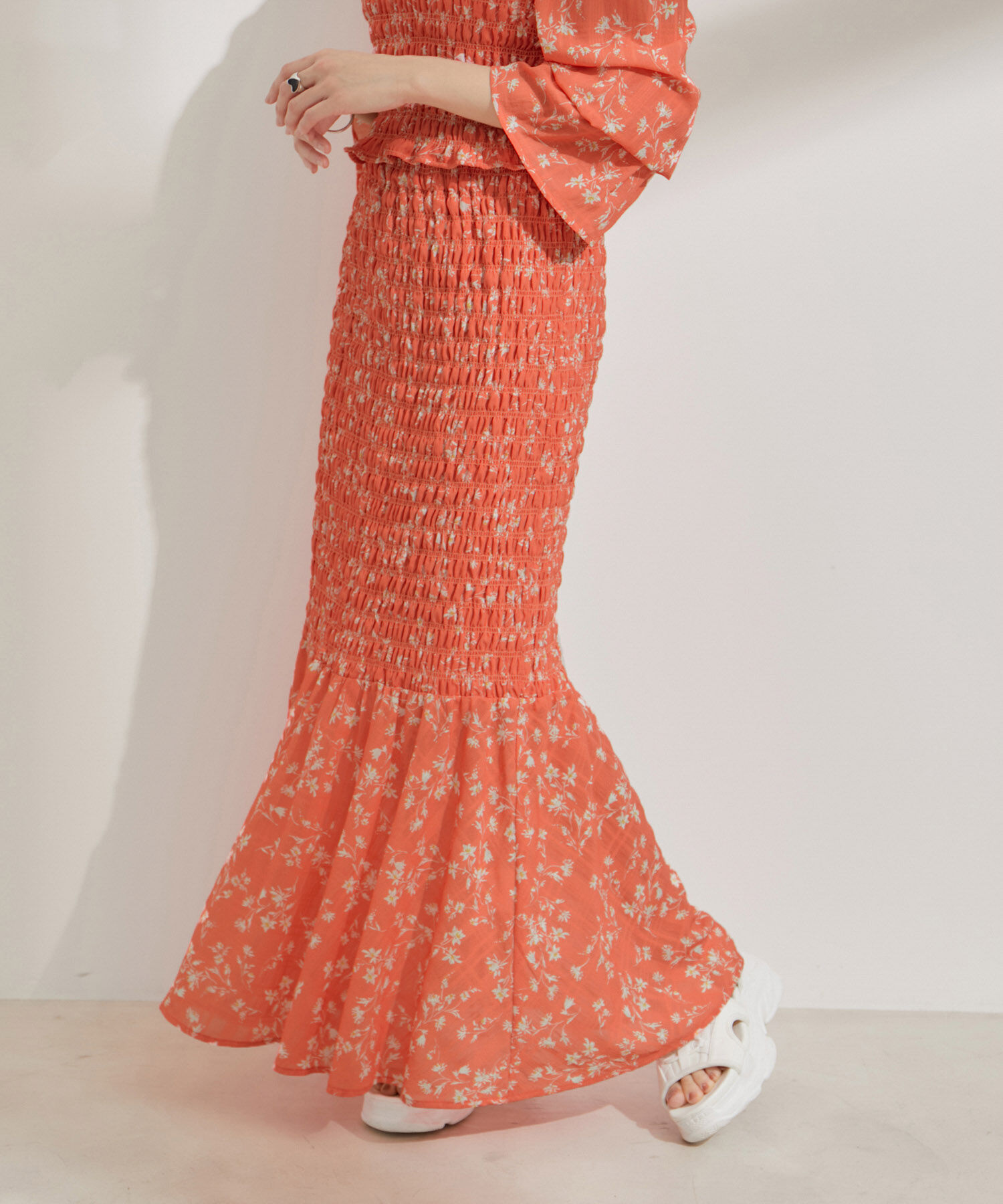 VIS「【セットアップ対応】花柄シャーリングロングスカート」|スカート|