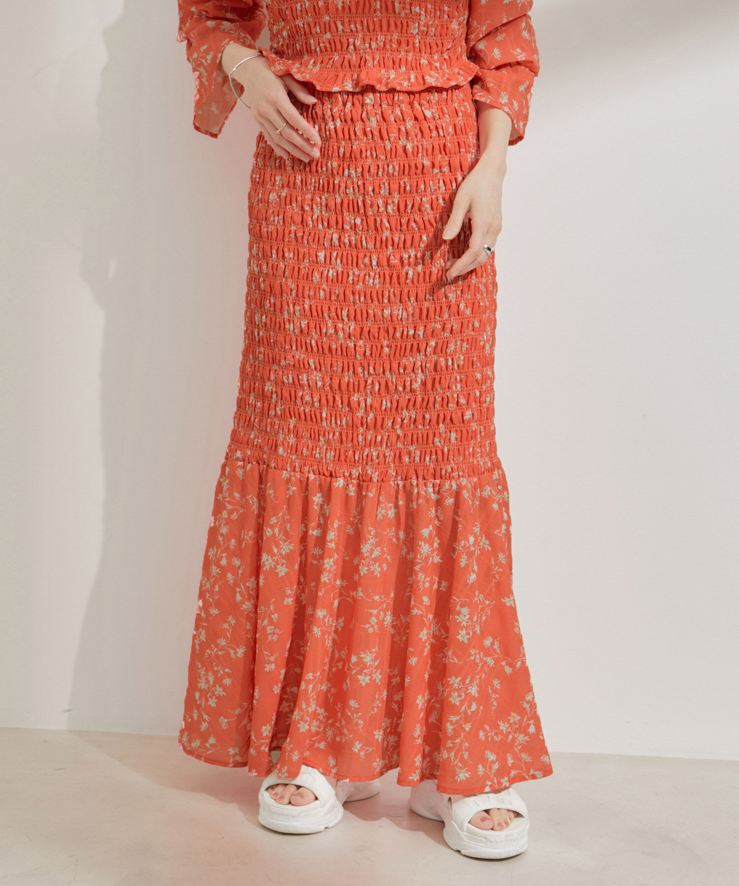 VIS「【セットアップ対応】花柄シャーリングロングスカート」|スカート|