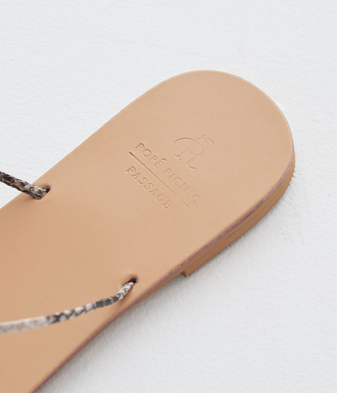 ROPE PICNIC PASSAGE「平スタッズツイストトングサンダル」|サンダル|