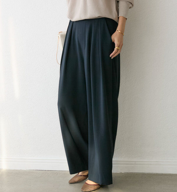  「【ウォッシャブル】【シーズンレスで使える】タックワイドスラックス」|チノ|