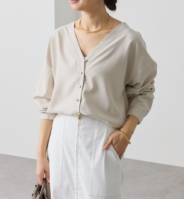  「予約【女性らしい抜け感】メタルボタンノーカラーブラウス」|シャツ・ブラウス|