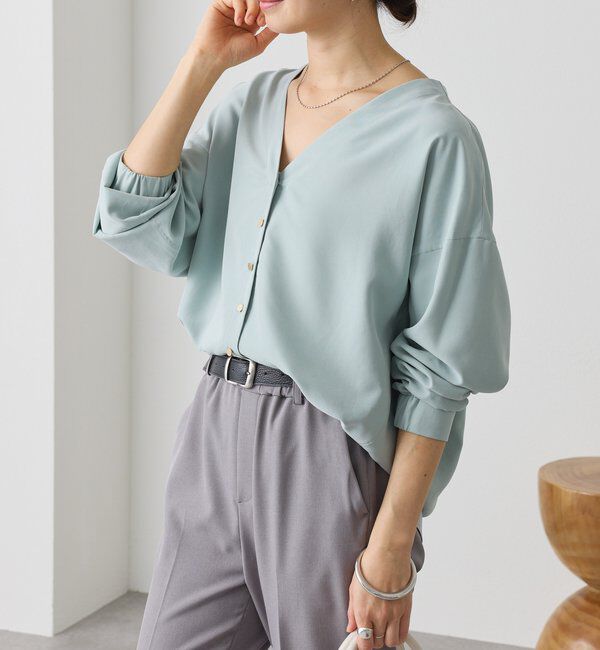  「予約【女性らしい抜け感】メタルボタンノーカラーブラウス」|シャツ・ブラウス|