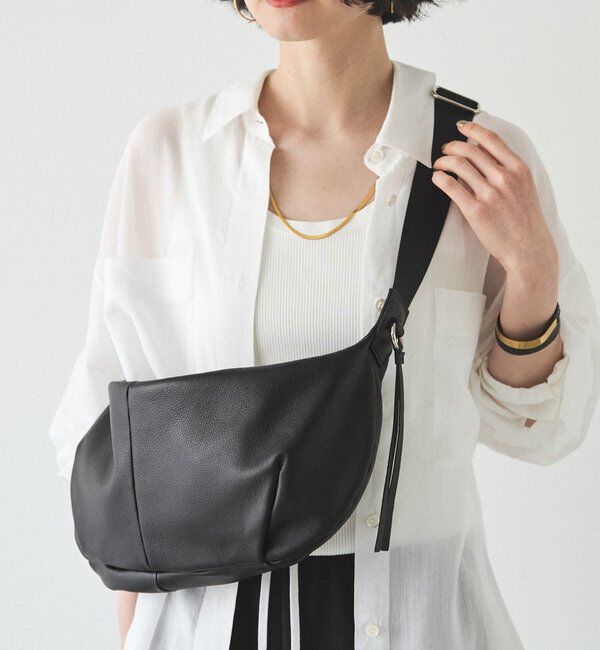  「ソフトレザーバナナボディバッグ」|ショルダー・メッセンジャー|ブラック