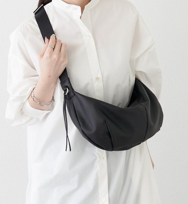  「ソフトレザーバナナボディバッグ」|ショルダー・メッセンジャー|