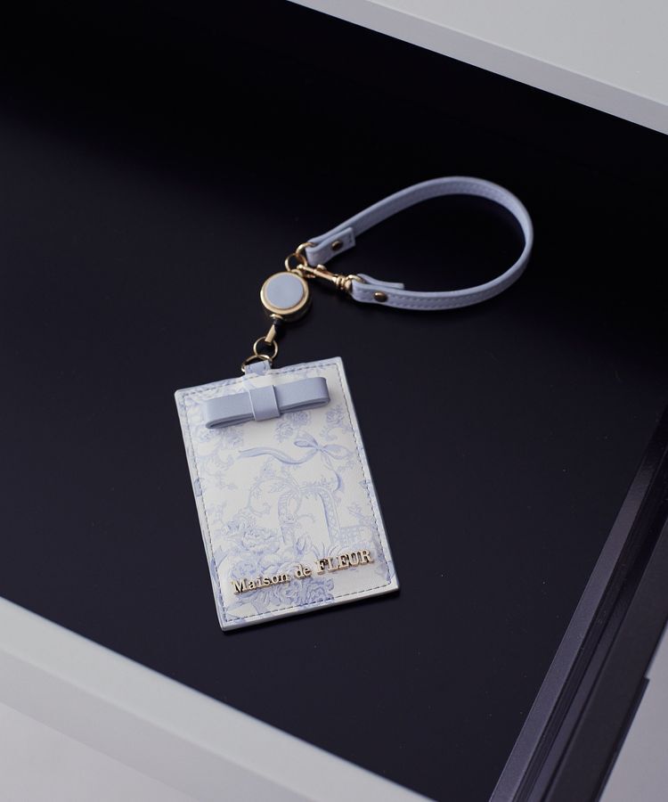 Maison de FLEUR「リール付きフラワーガーデン柄パスケース」|その他|サックスブルー