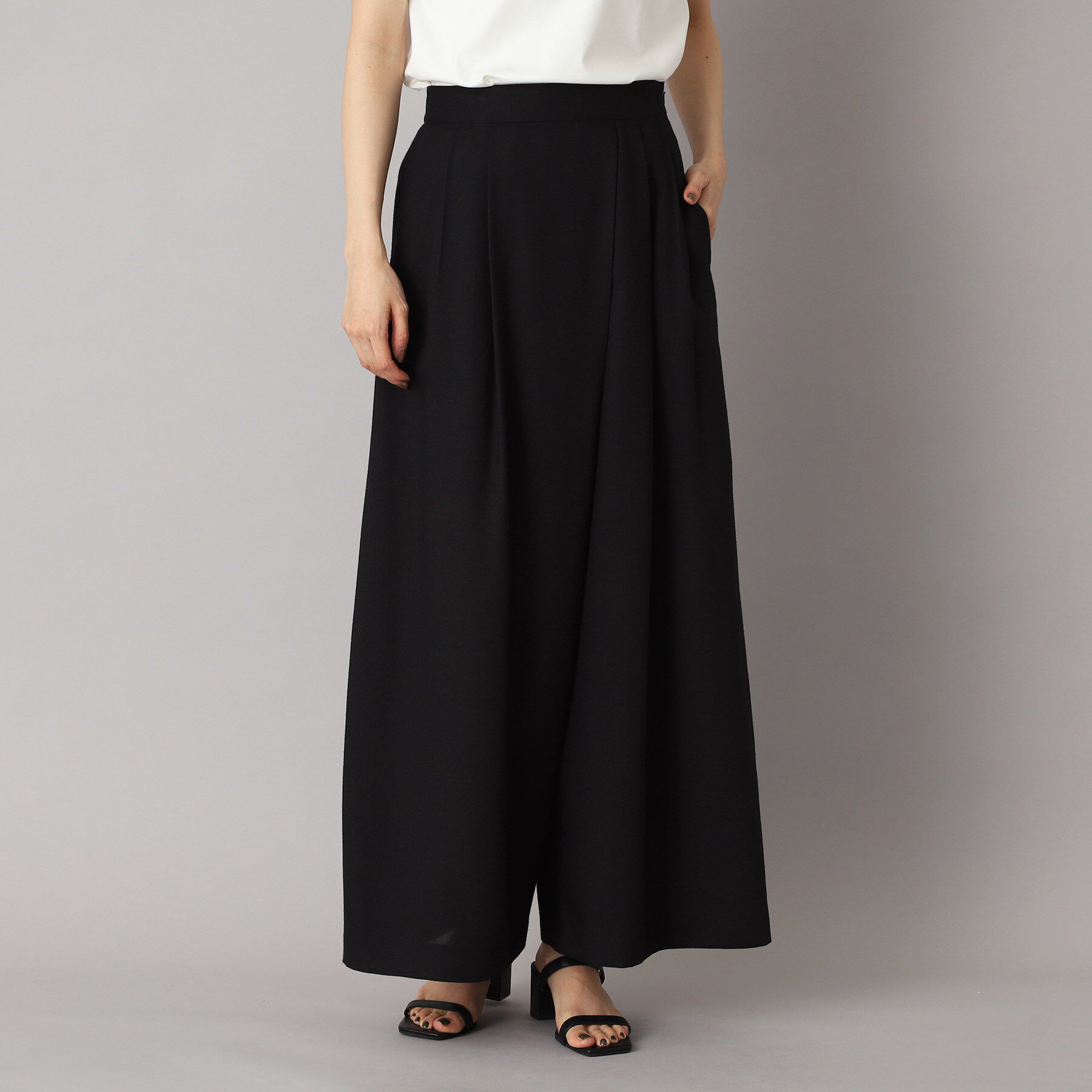 DRESSTERIOR「【洗える/後ろウエストゴム】アシンメトリーウォッシャブルタックフレアパンツ」|その他|