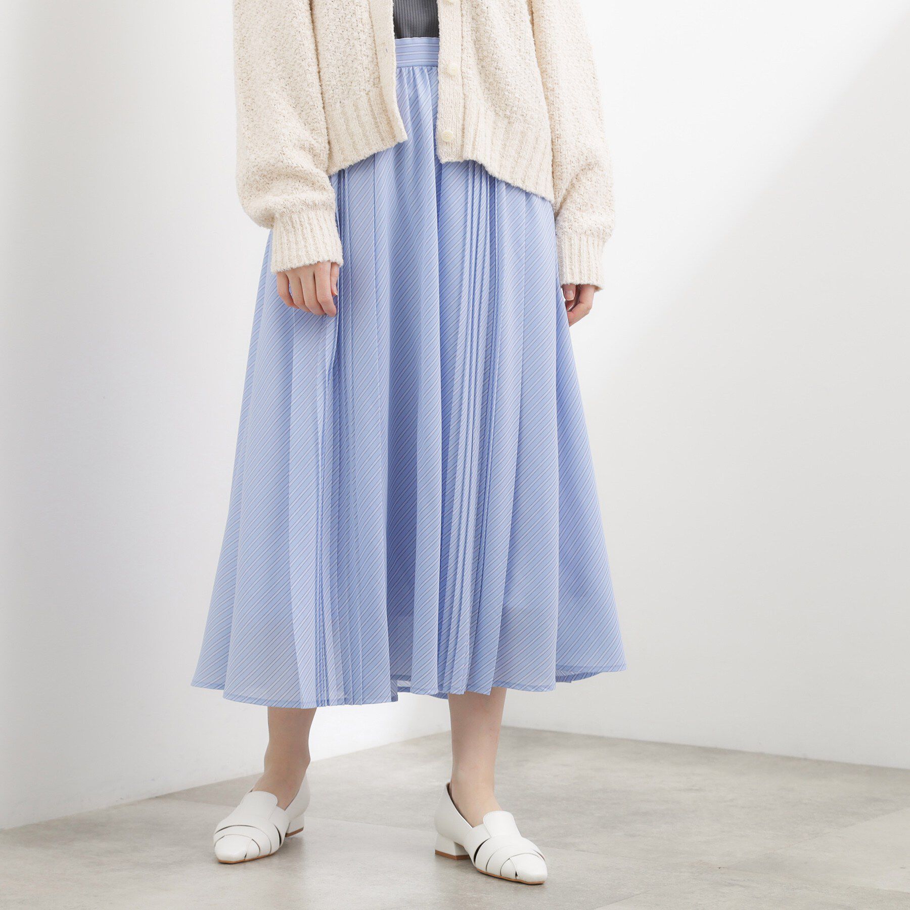 grove「動くたびに表情が生まれる　軽やかストライププリーツスカート」|スカート|ブルーストライプ(3