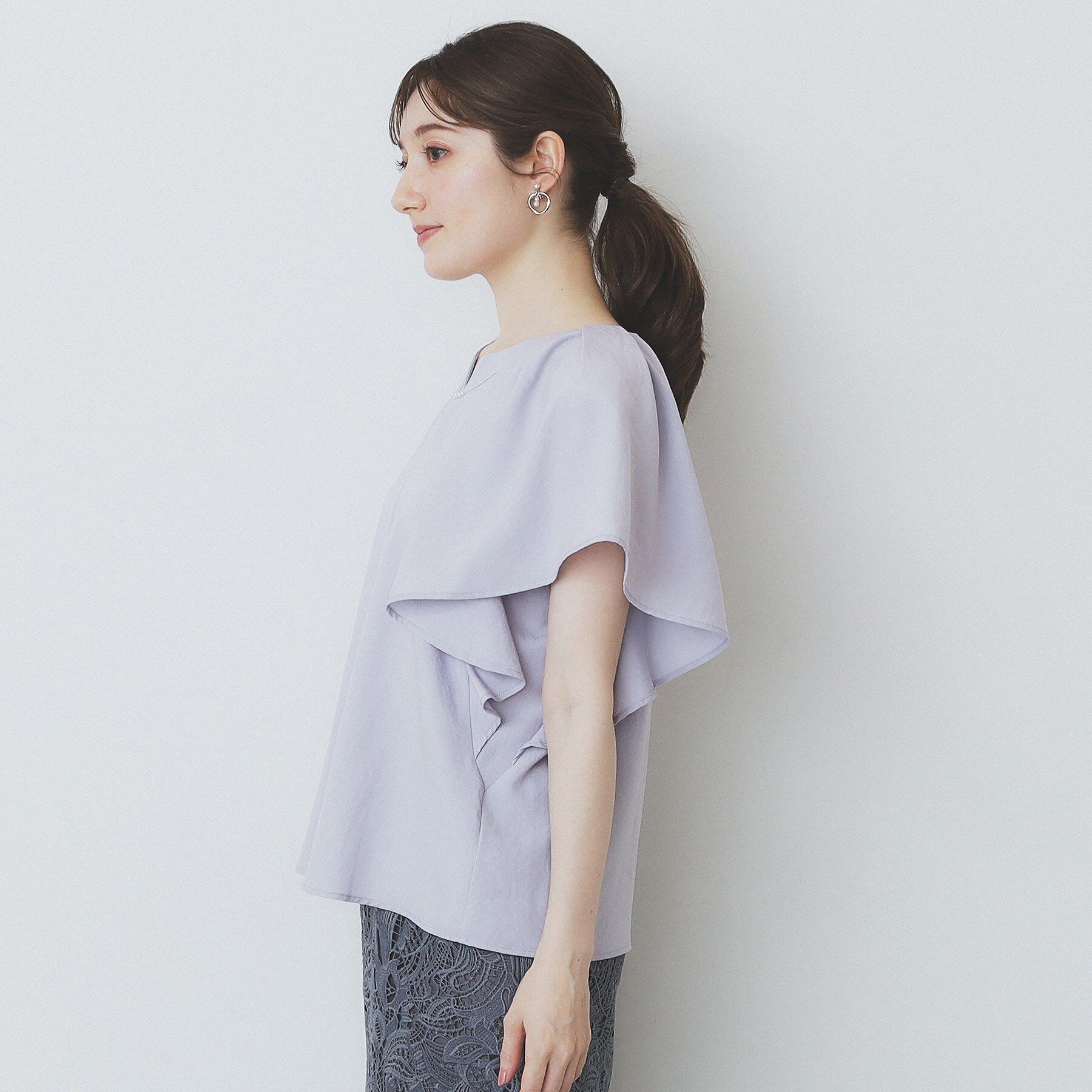 index「《7色展開/S-LLサイズ》フリルタックスリーブキーネックブラウス【吸水速乾/洗濯機可/イージーアイ」|シャツ・ブラウス|