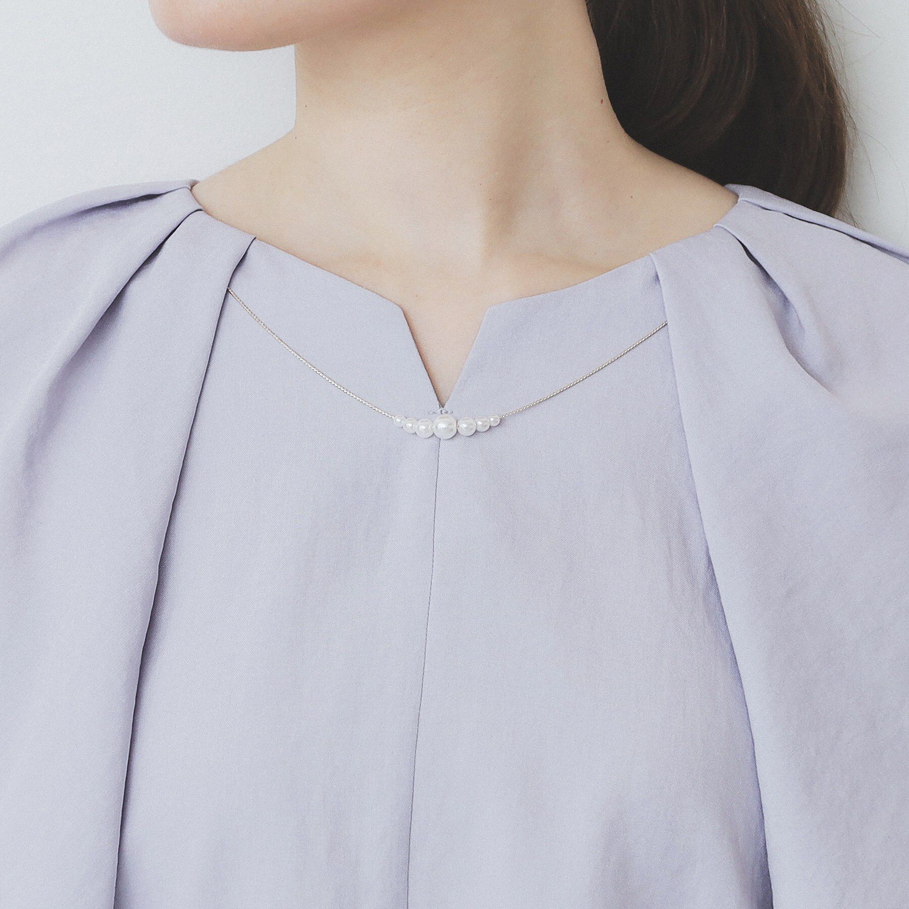 index「《7色展開/S-LLサイズ》フリルタックスリーブキーネックブラウス【吸水速乾/洗濯機可/イージーアイ」|シャツ・ブラウス|