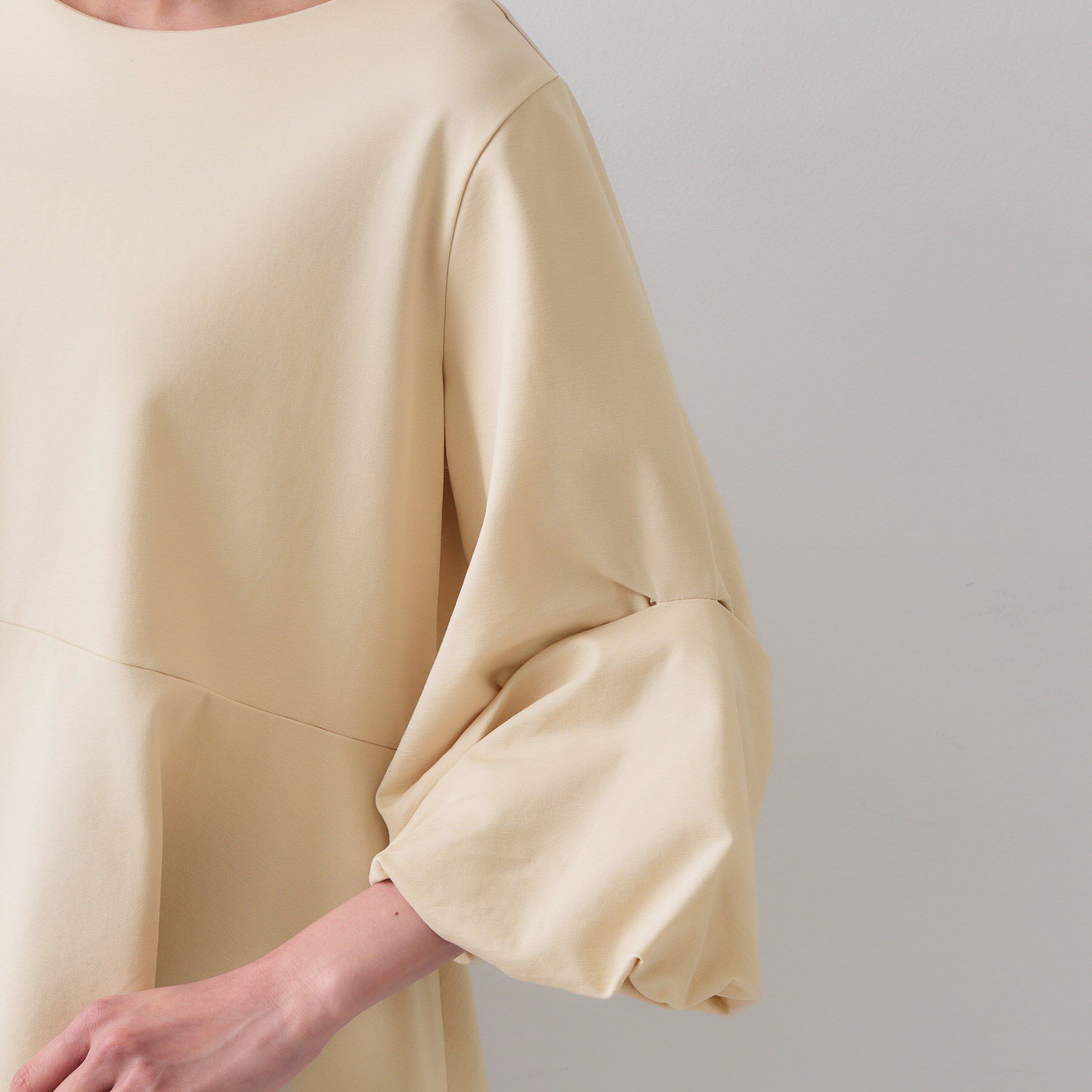 OPAQUE.CLIP「ボリュームスリーブペプラムトップス【洗濯機洗い可】」|Tシャツ・カットソー|