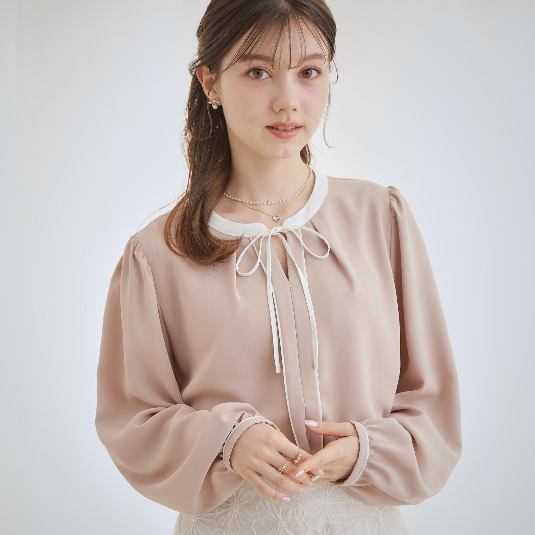Couture broach「【洗える・ハレの日・通勤】配色 細リボンタイ ブラウス」|シャツ・ブラウス|
