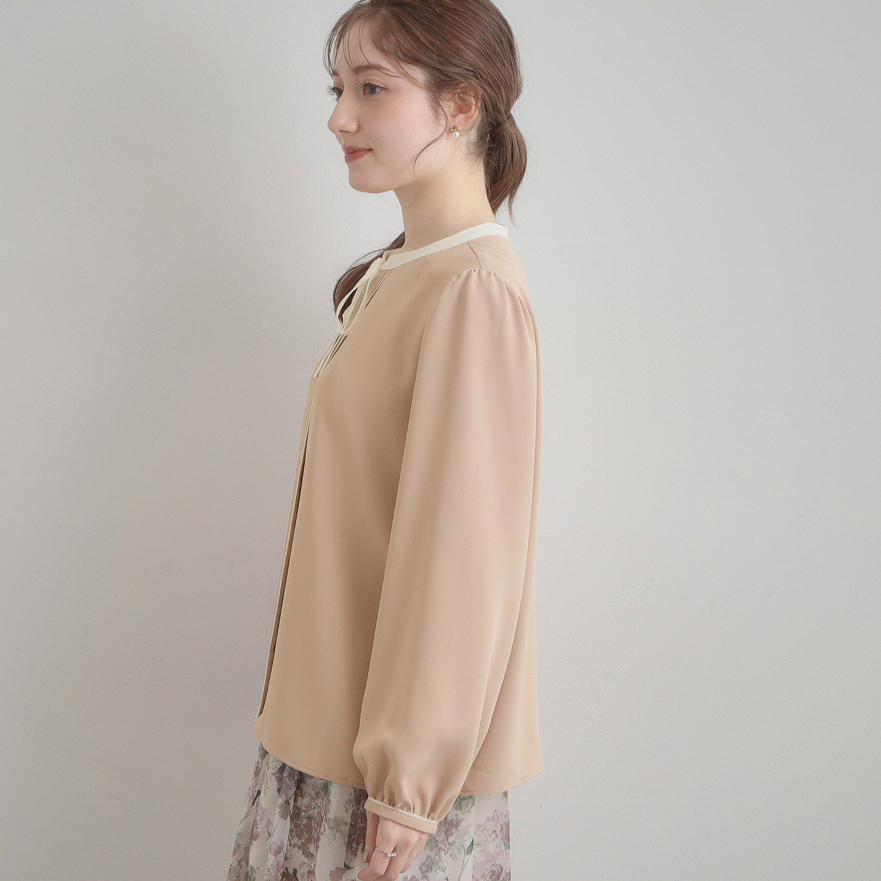 Couture broach「【洗える・ハレの日・通勤】配色 細リボンタイ ブラウス」|シャツ・ブラウス|