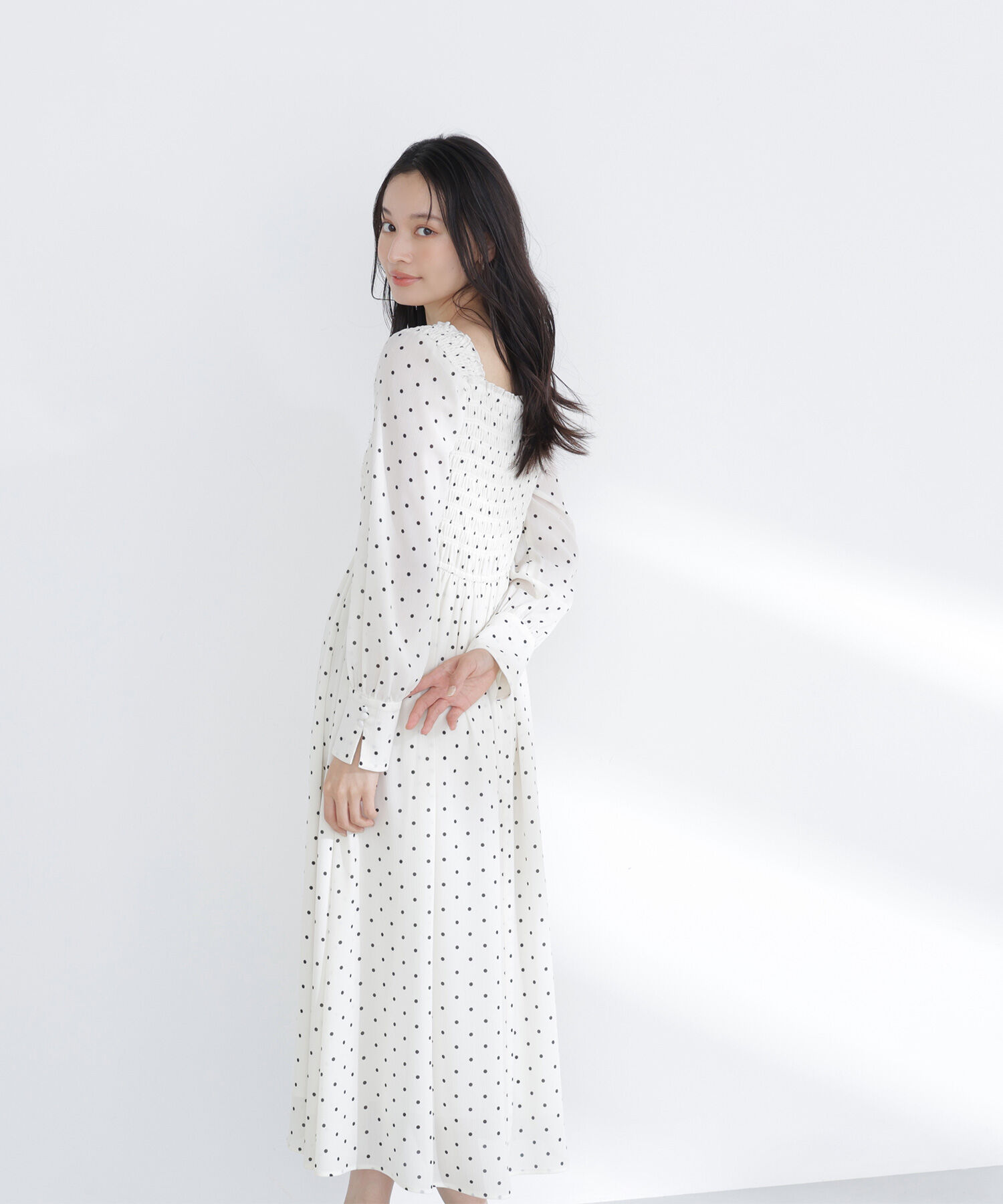  「ドットプリントシャーリングワンピース」|ワンピース|