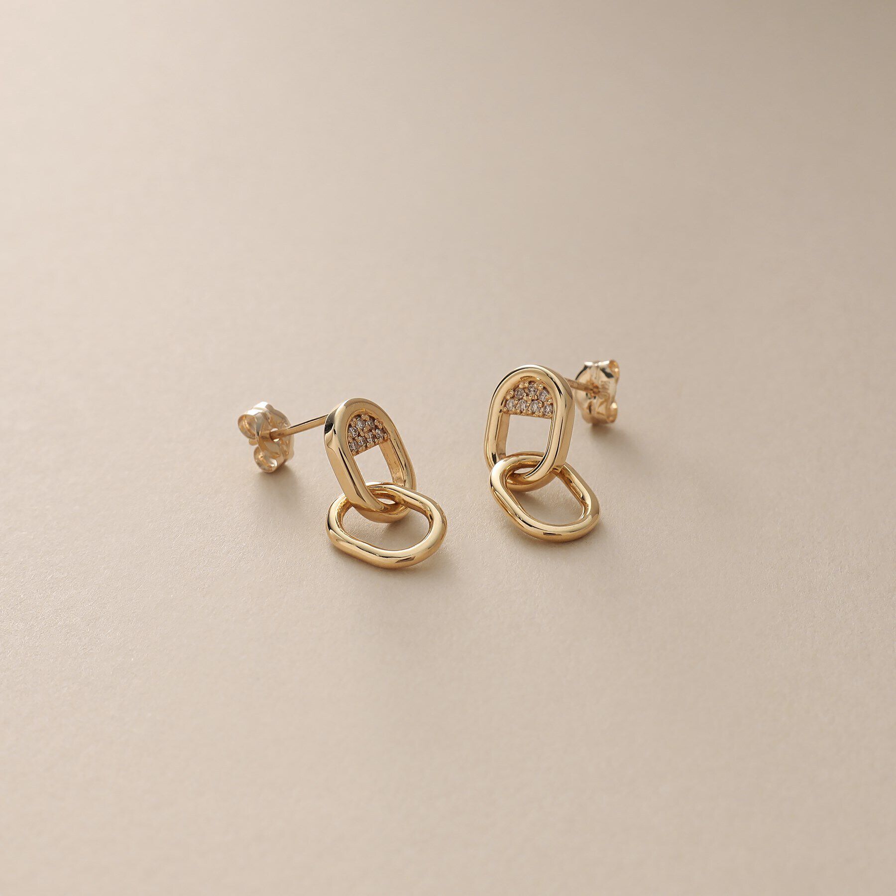 COCOSHNIK「K10ダイヤモンド オーバルフレーム スタッドピアス」|ピアス|