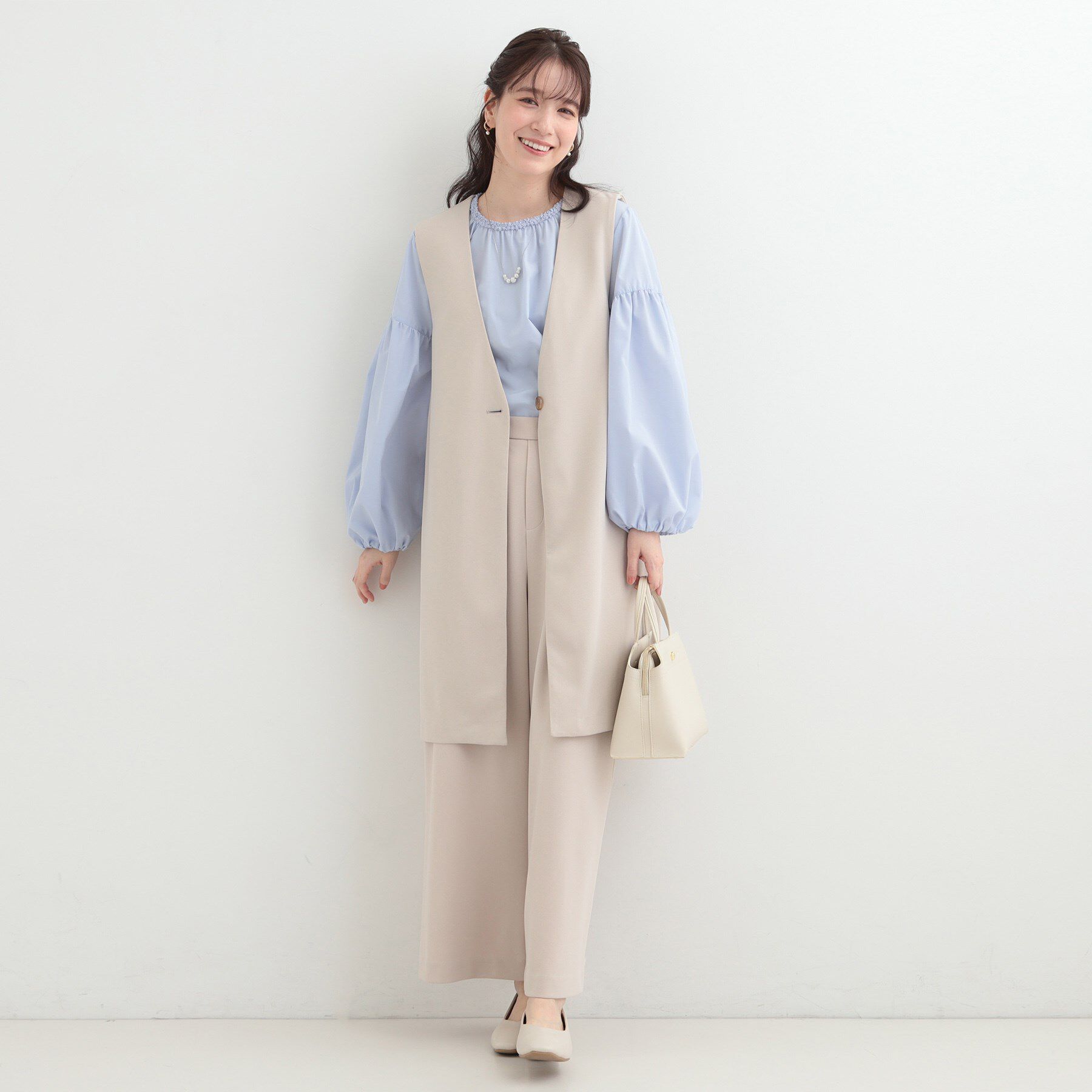 SHOO･LA･RUE「【洗濯機可/S-LL】ぽわんとしたお袖が愛らしい ジレスタイルに合うブラウス」|シャツ・ブラウス|