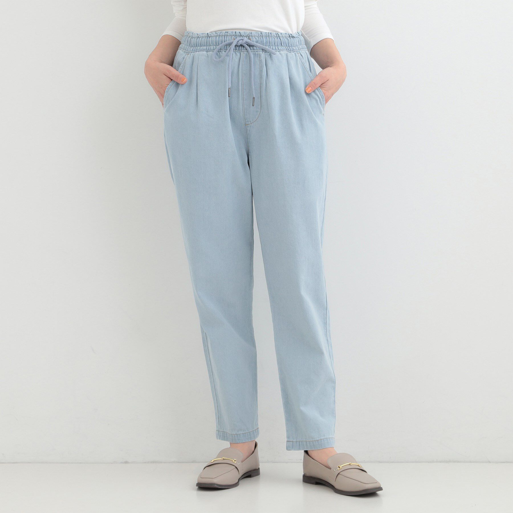 SHOO･LA･RUE「【ライトオンスデニム/S-LL】らくらく イージーデニムテーパードパンツ」|デニム|