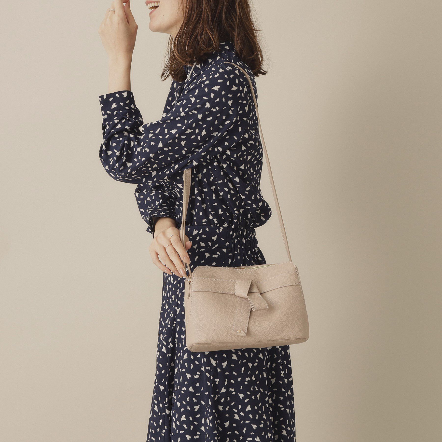 ITS&rsquo;DEMO「かるバッグミニショルダー」|ショルダー・メッセンジャー|グレージュ(050)