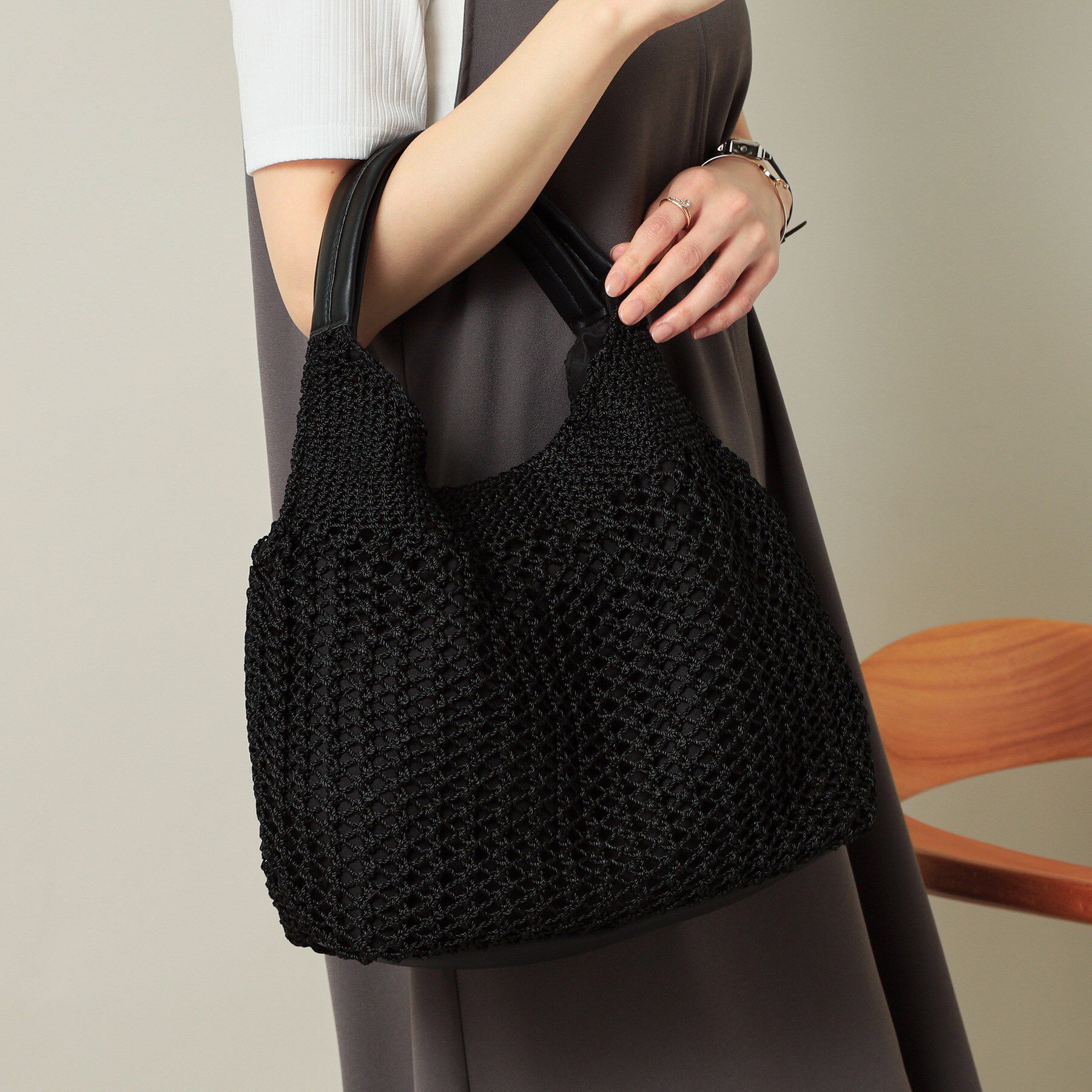 ITS&rsquo;DEMO「コード編みラウンドトート」|トートバッグ|ブラック(019)