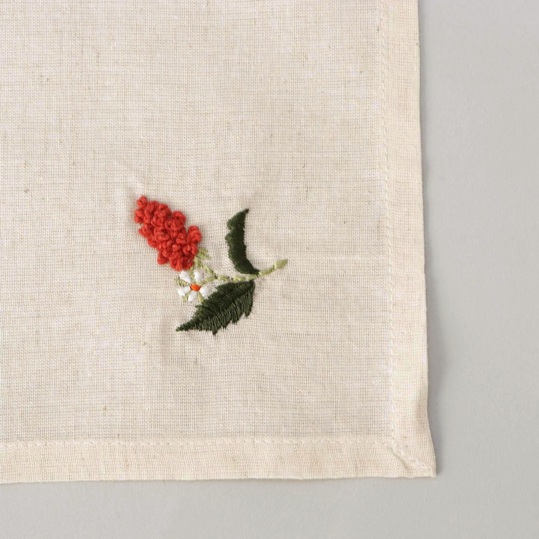 212 KITCHEN STORE「刺繍フラワー ワイルドストロベリー マルチクロス 50x50cm NA ＜212Kオリジナル ＞」|食器・キッチングッズ|