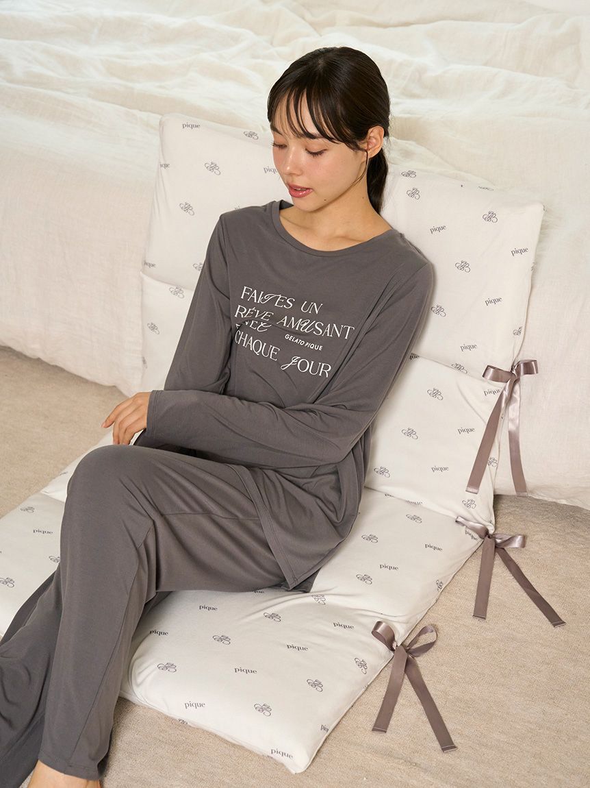 gelato pique Sleep「【ONLINE限定】【Sleep】モノグラム柄 ごろ寝クッション」|クッション・クッションカバー|