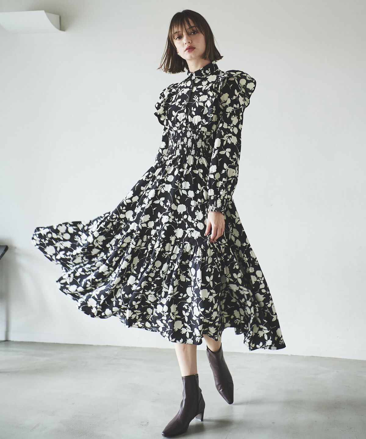 アンドクチュール「ワンカラーフラワーシャーリングワンピース」|ワンピース|