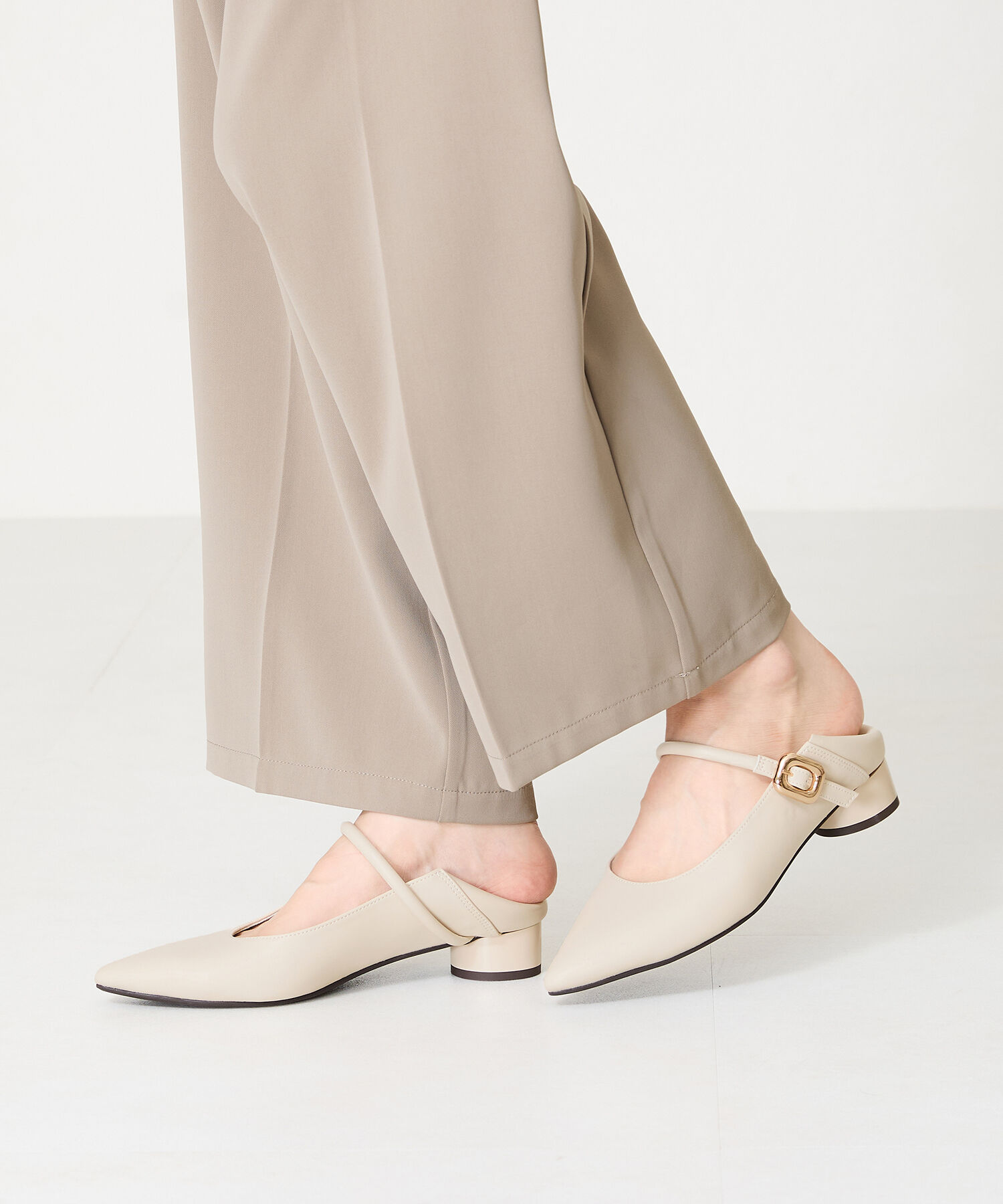 WA Oriental TRaffic「●隠しゴム付き●ポインテッドトゥ ストラップバブーシュ /42304 厚手クッション ヒール3cm 柔らかい」|パンプス|