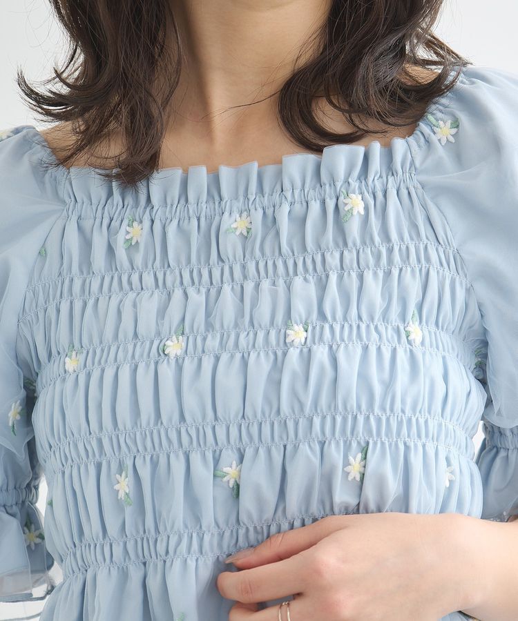 earth music&ecology「フラワー刺繍シャーリングプルオーバー」|シャツ・ブラウス|