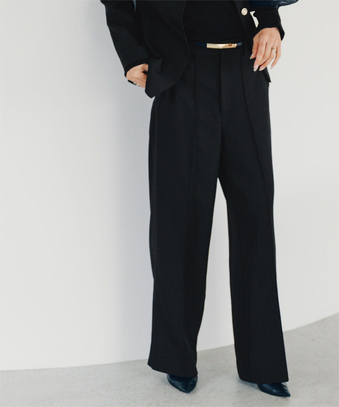 ur's「【小林有里さんコラボアイテム】ピンタックセンタープレスワイドパンツ」|スラックス|