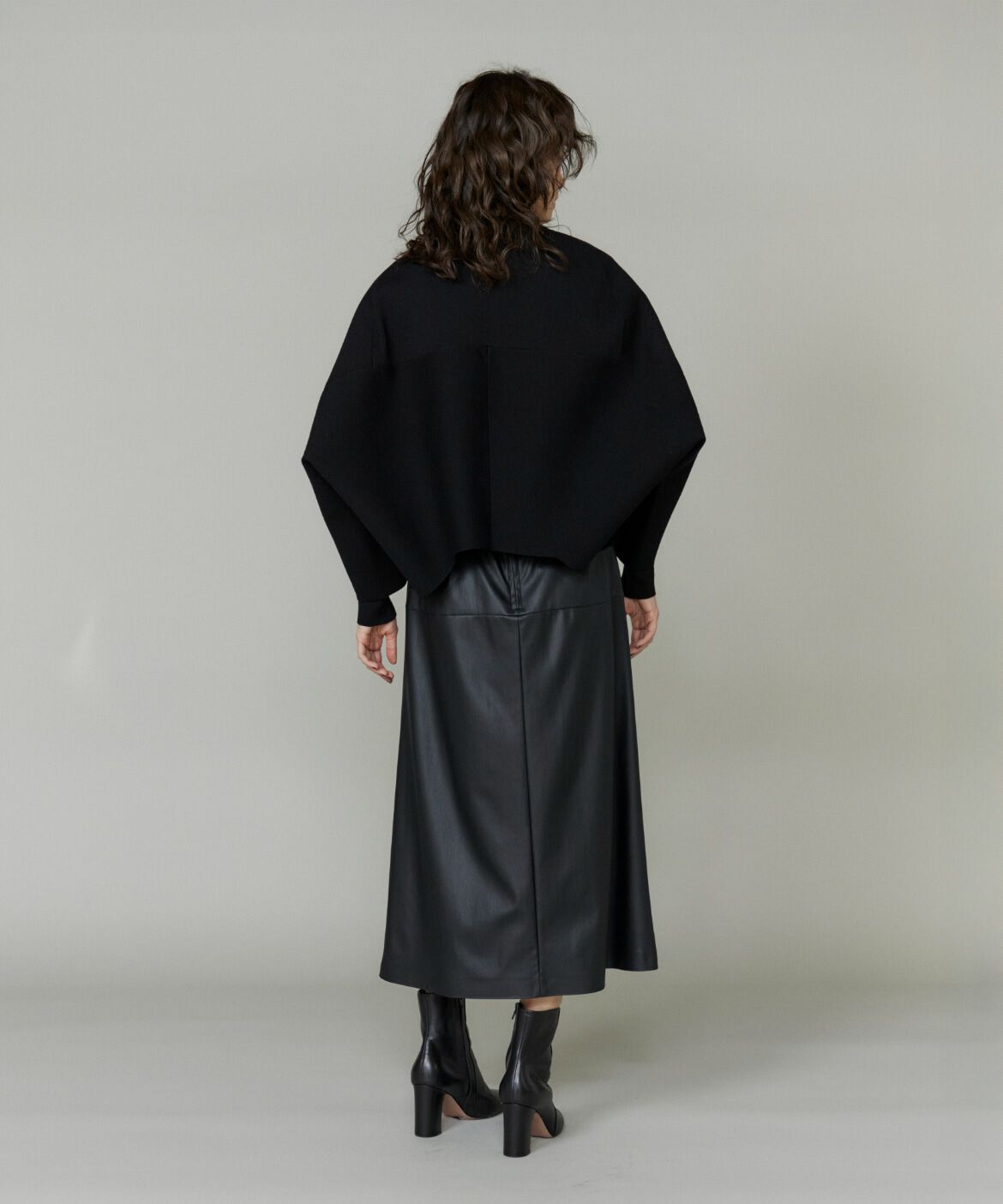 INED「フェイクレザートラペーズスカート」|スカート|