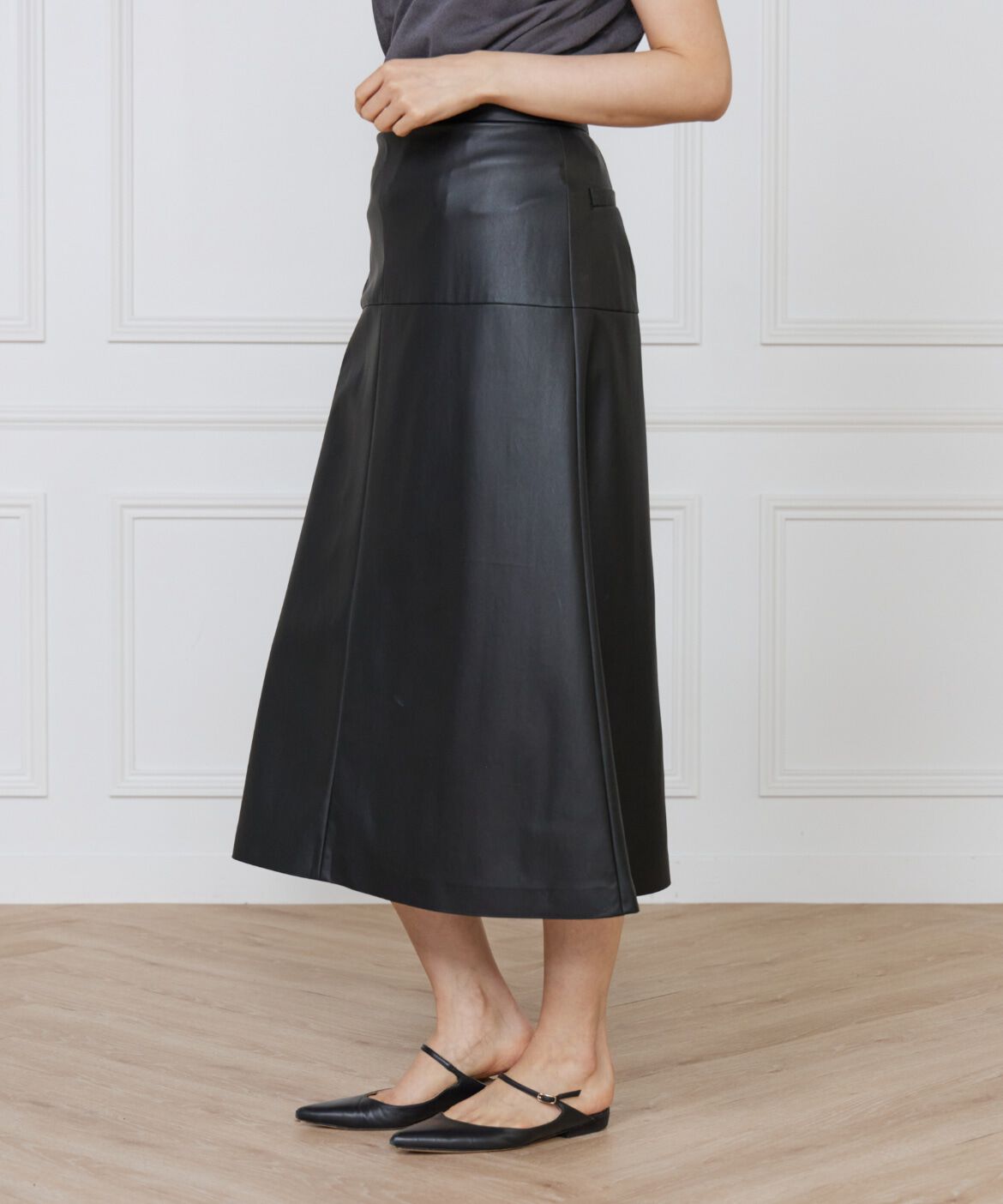 INED「フェイクレザートラペーズスカート」|スカート|