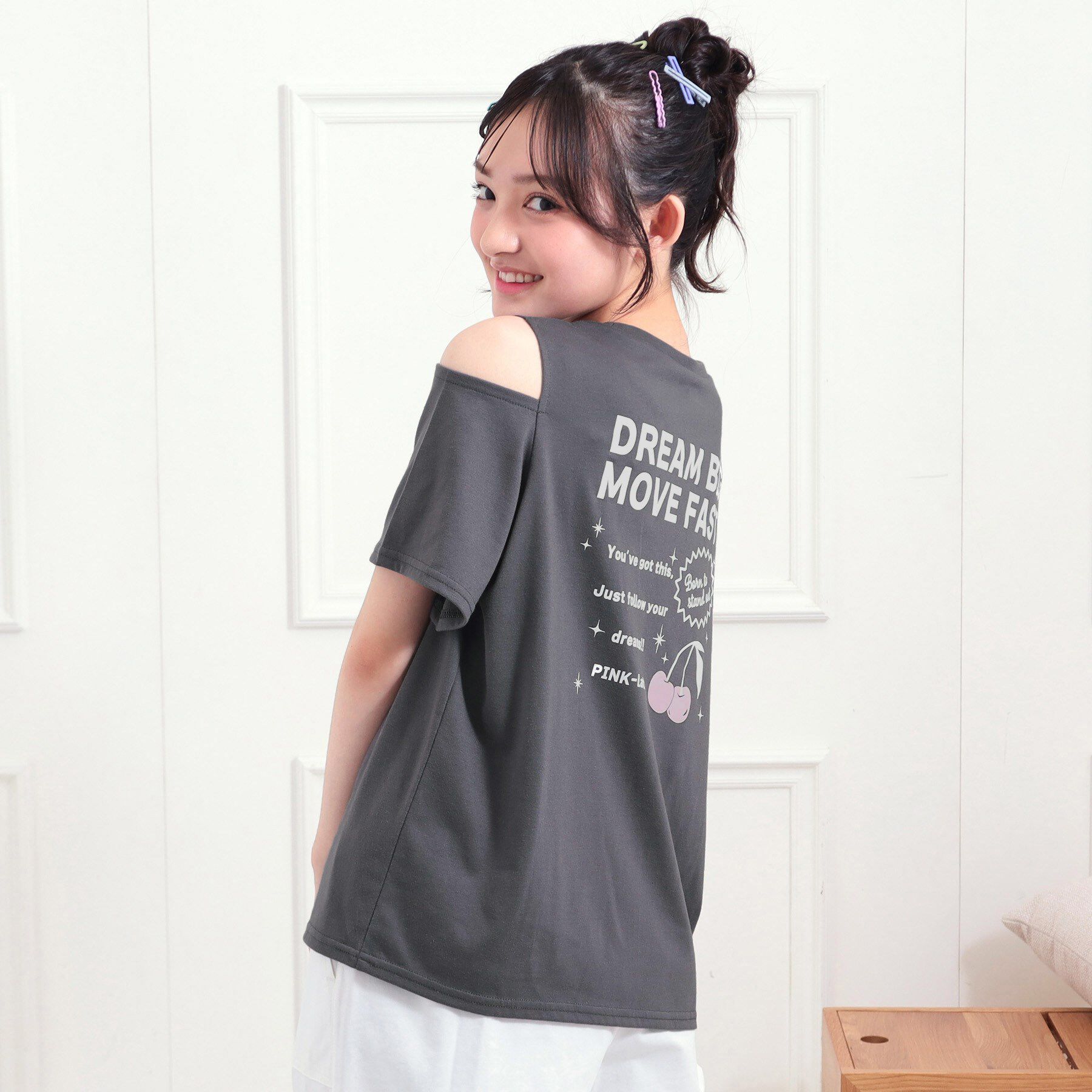 PINK-latte「肩あきバックプリントビッグTシャツ」|Tシャツ・カットソー|