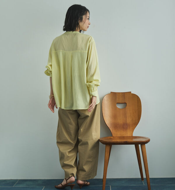 Doux archives「シャーリングバンドカラーブラウス」|シャツ・ブラウス|