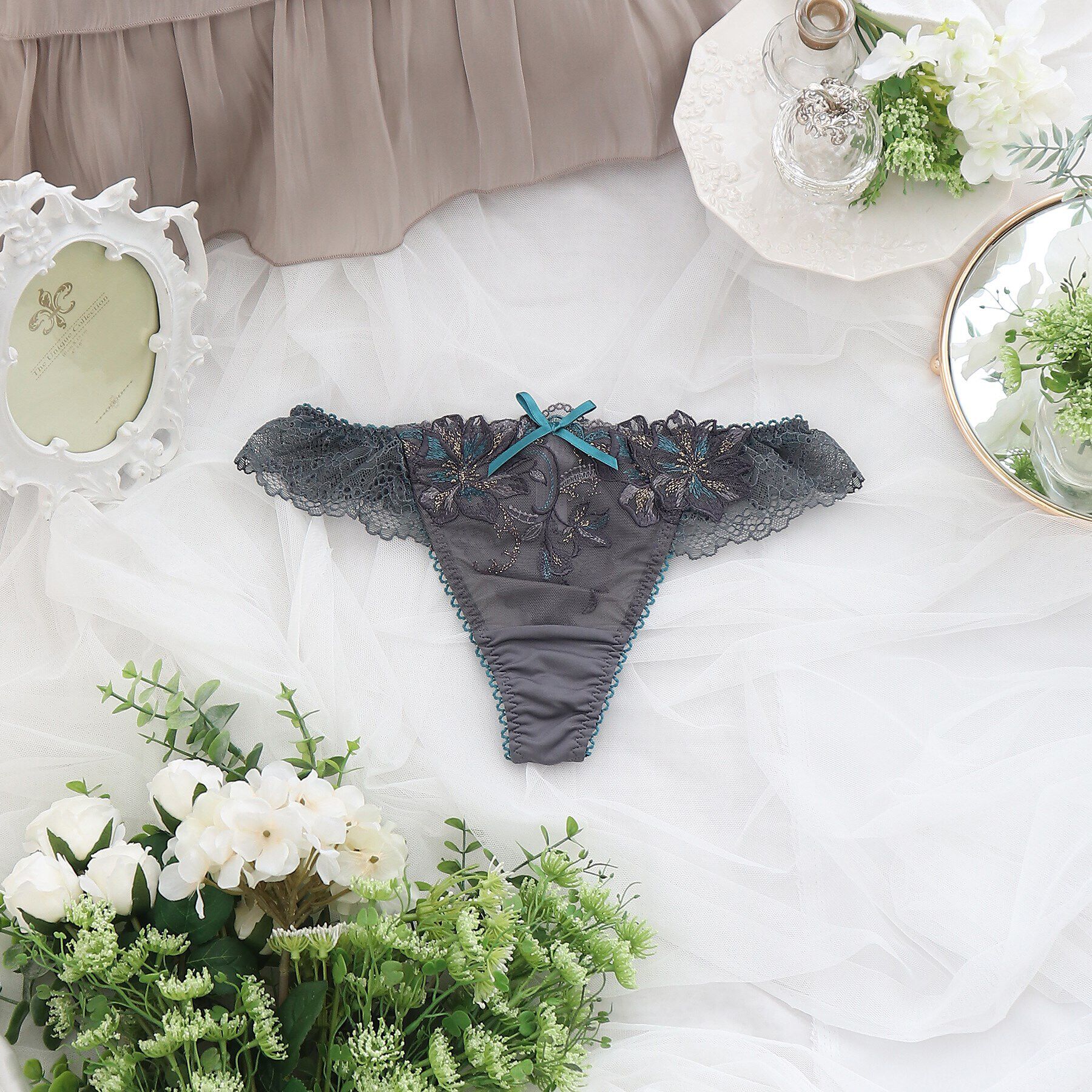 Risa Magli「フュシア Tバックショーツ」|インナー|グレー(010)