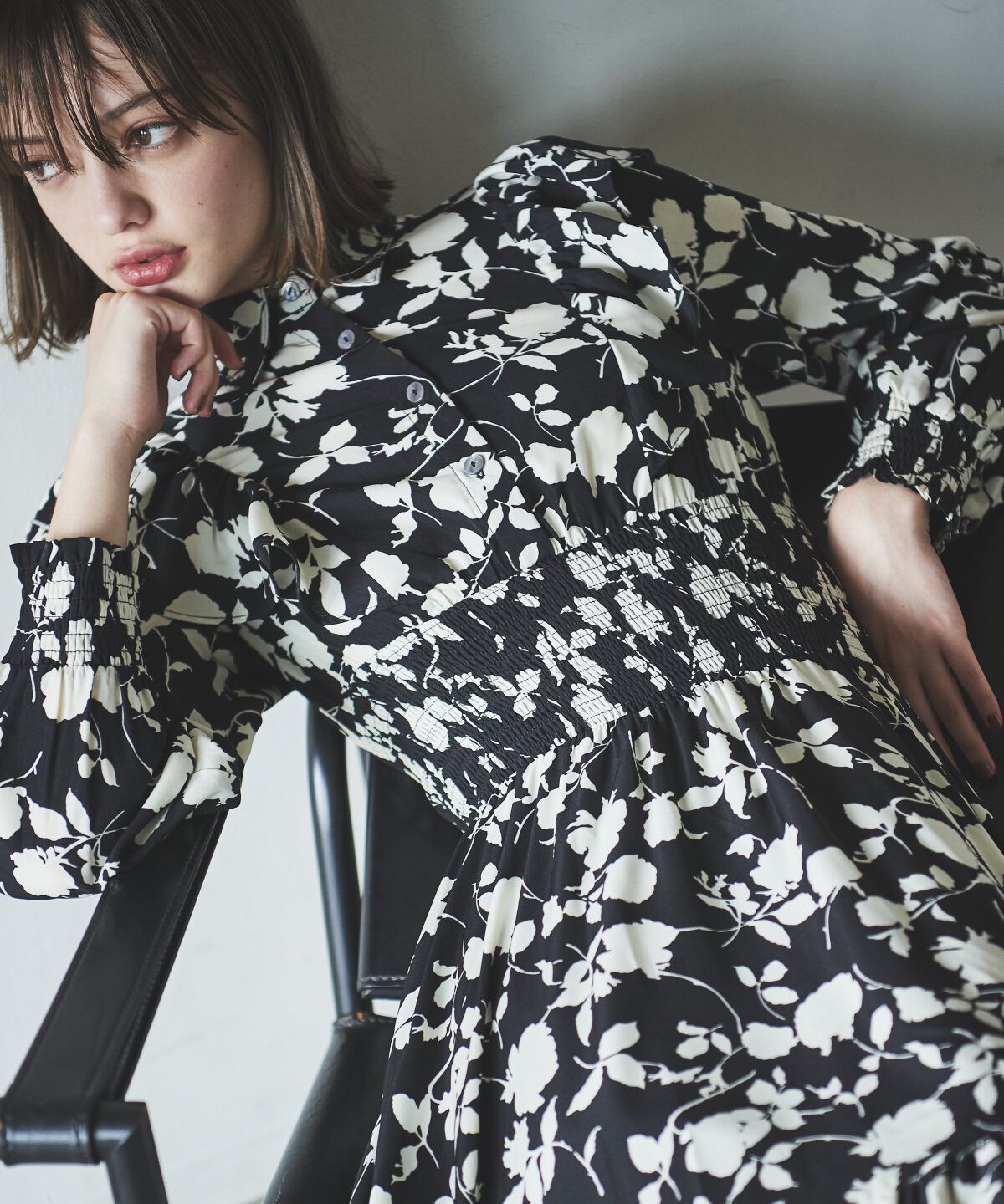 アンドクチュール「ワンカラーフラワーシャーリングワンピース」|ワンピース|