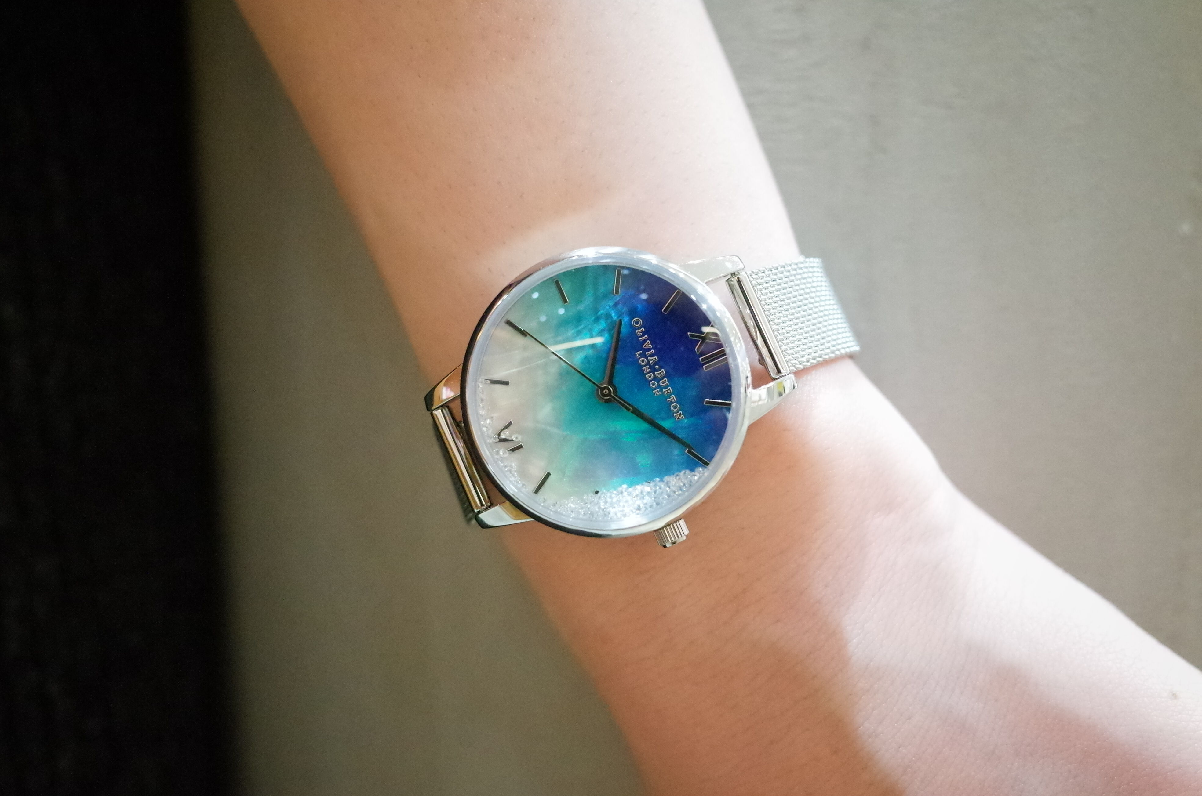 OLIVIA BURTON 「〈OLIVIA BURTON(ｵﾘﾋﾞｱﾊﾞｰﾄﾝ)〉30mmｼﾙﾊﾞｰﾒｯｼｭ ｱﾝﾀﾞｰｻﾞｼｰ」|腕時計|SILVER